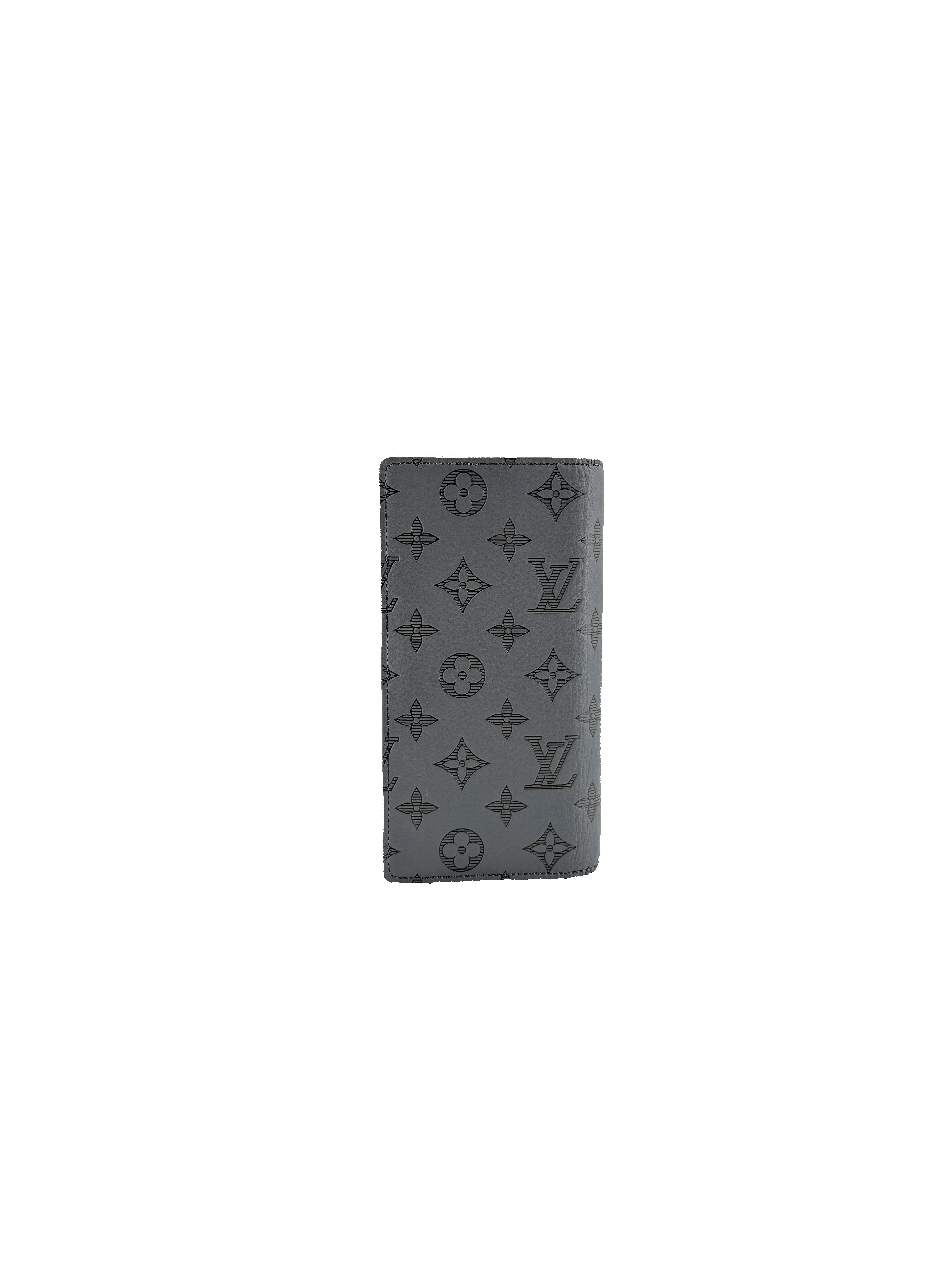 Louis Vuitton gray Portefeuille Brazza wallet NFC