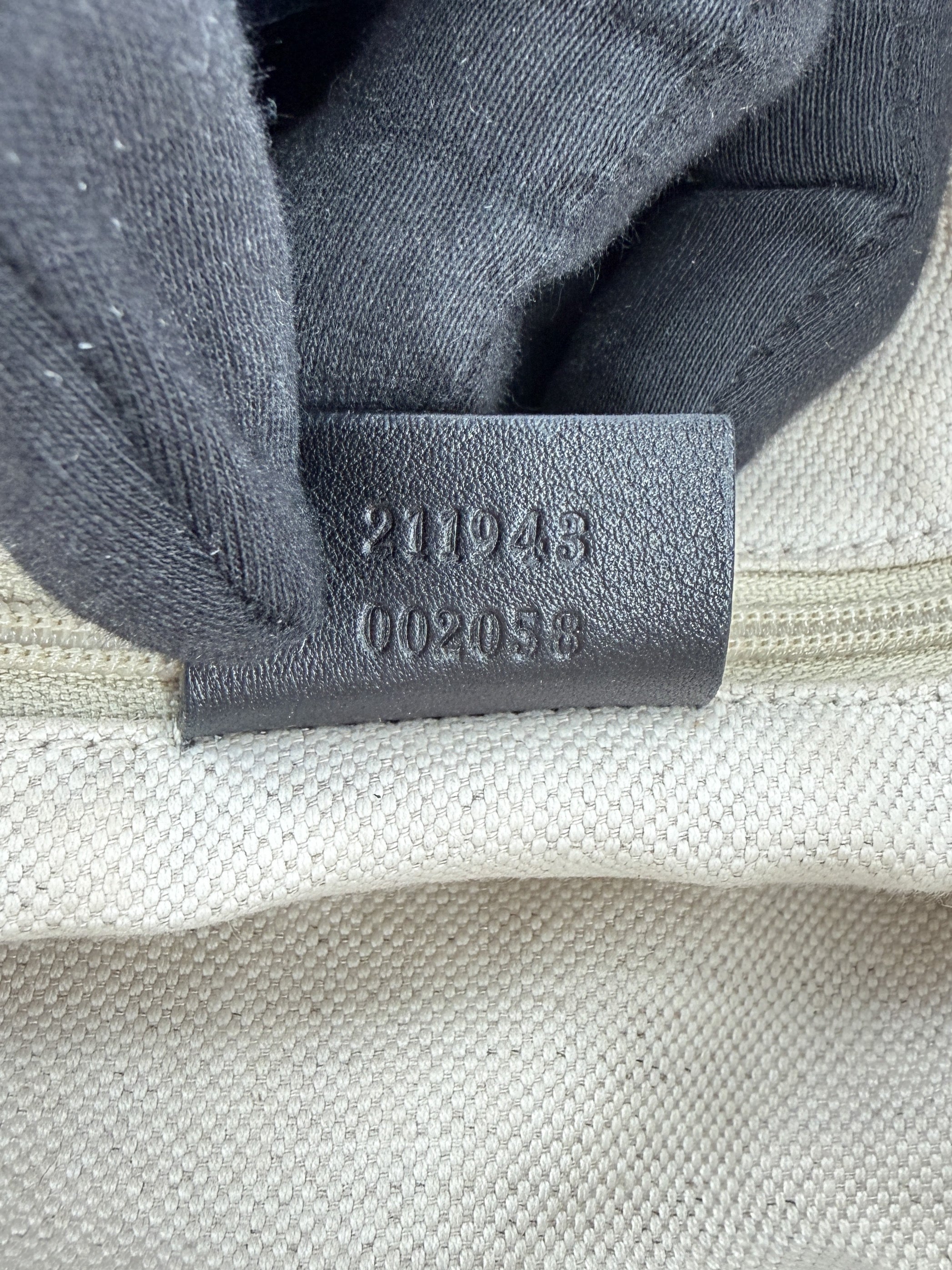 Gucci black leather Sukey 211943 002058