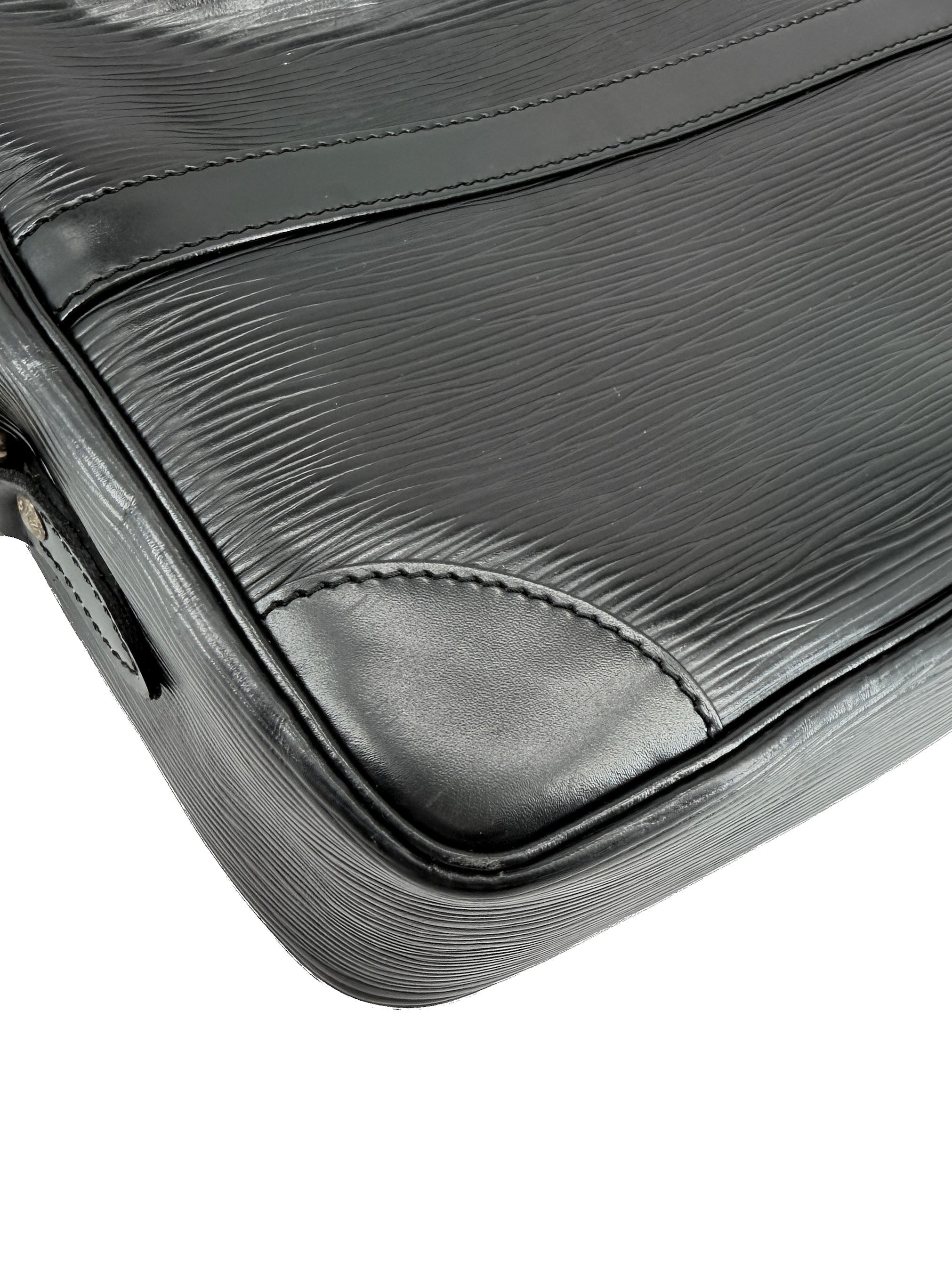 Louis Vuitton black epi trocadero 27 MI0950