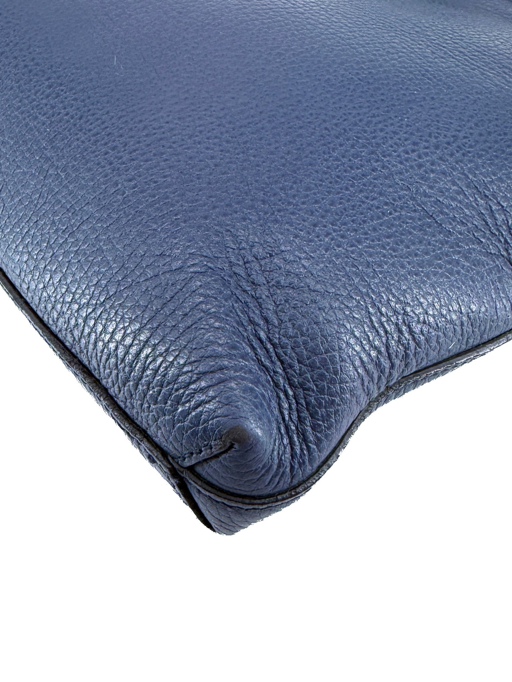 Gucci navy leather oversized wristlet 387075 486628