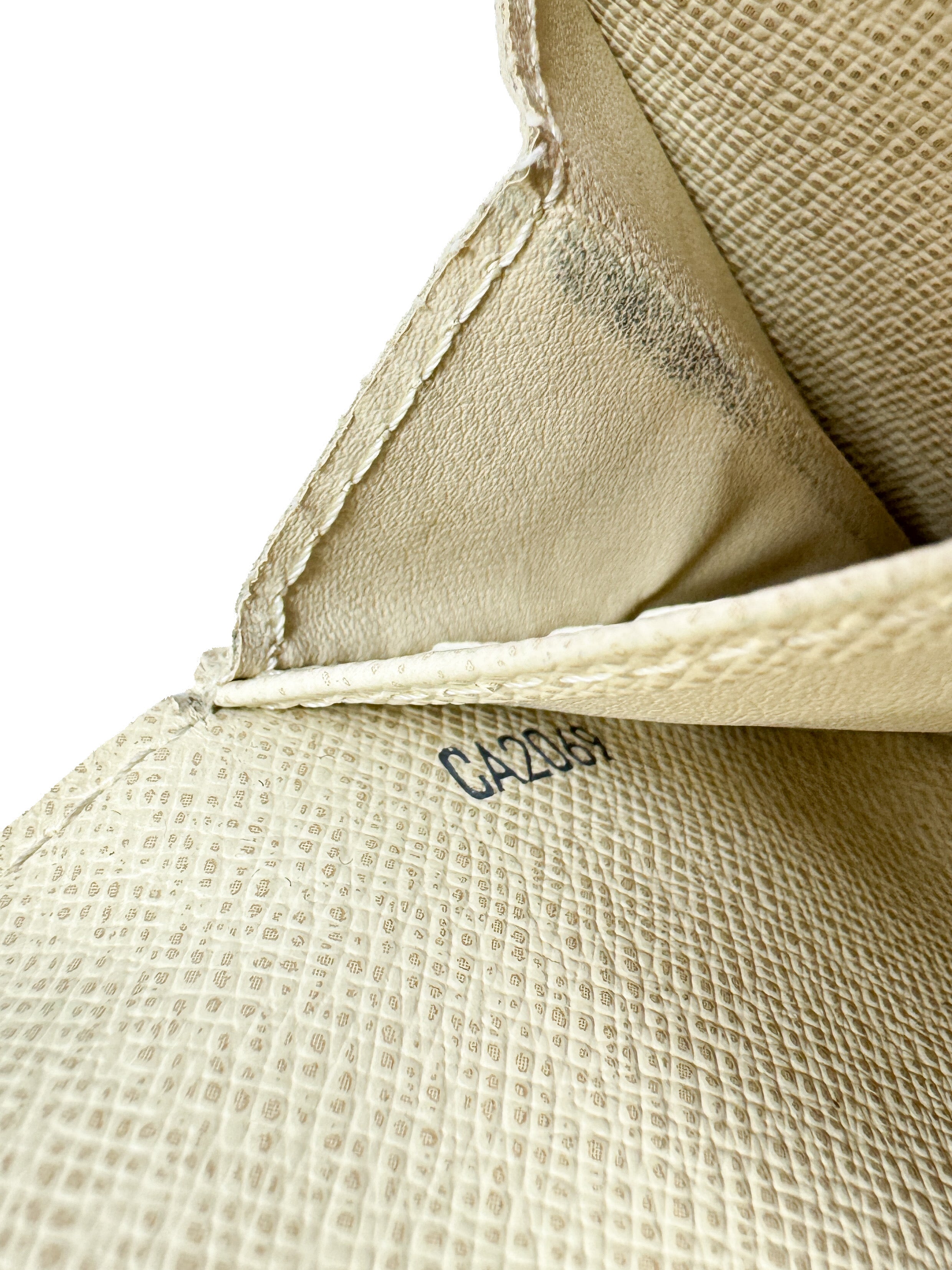 Louis Vuitton damier azur Portefeuille Sarah wallet CA2069