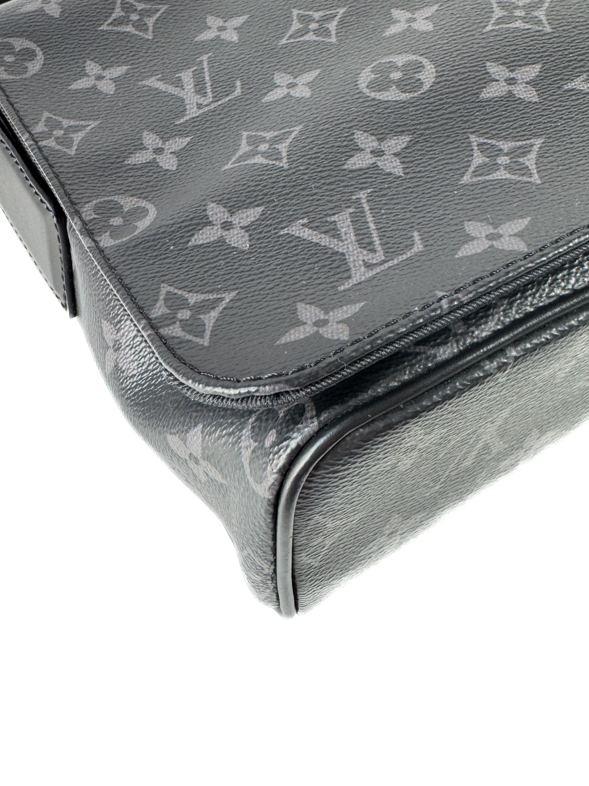 Louis Vuitton monogram Eclipse District PM CA2179