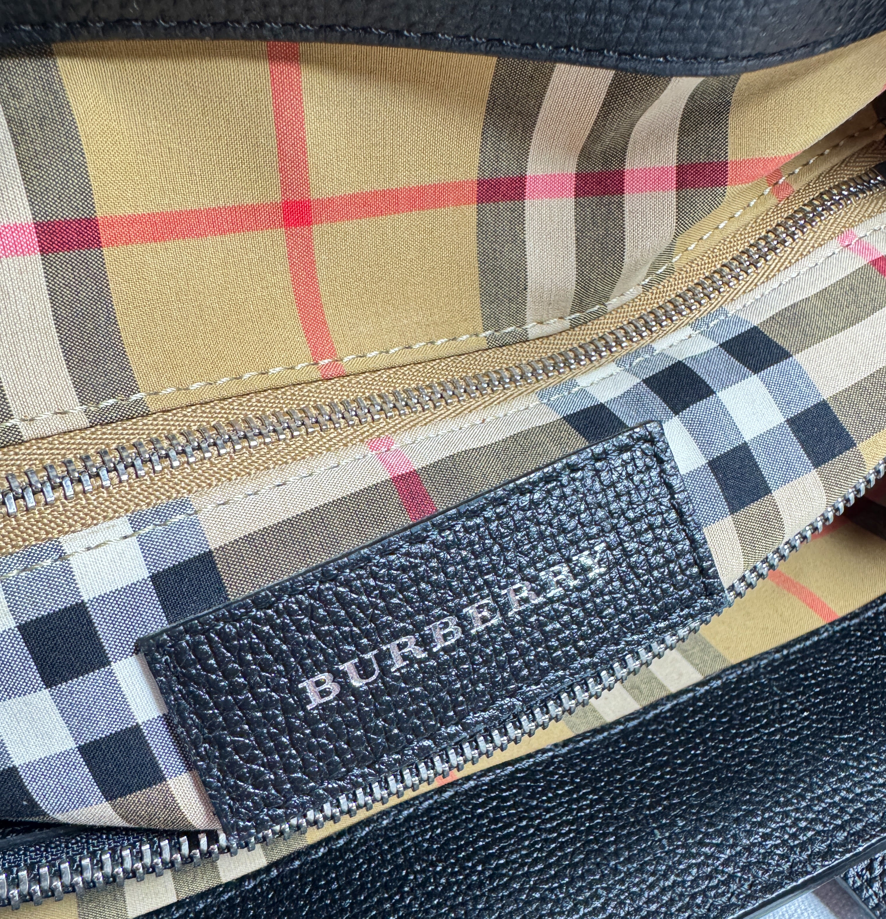 Burberry black house check grainy calfskin Banner bag ITCORDI17CAL