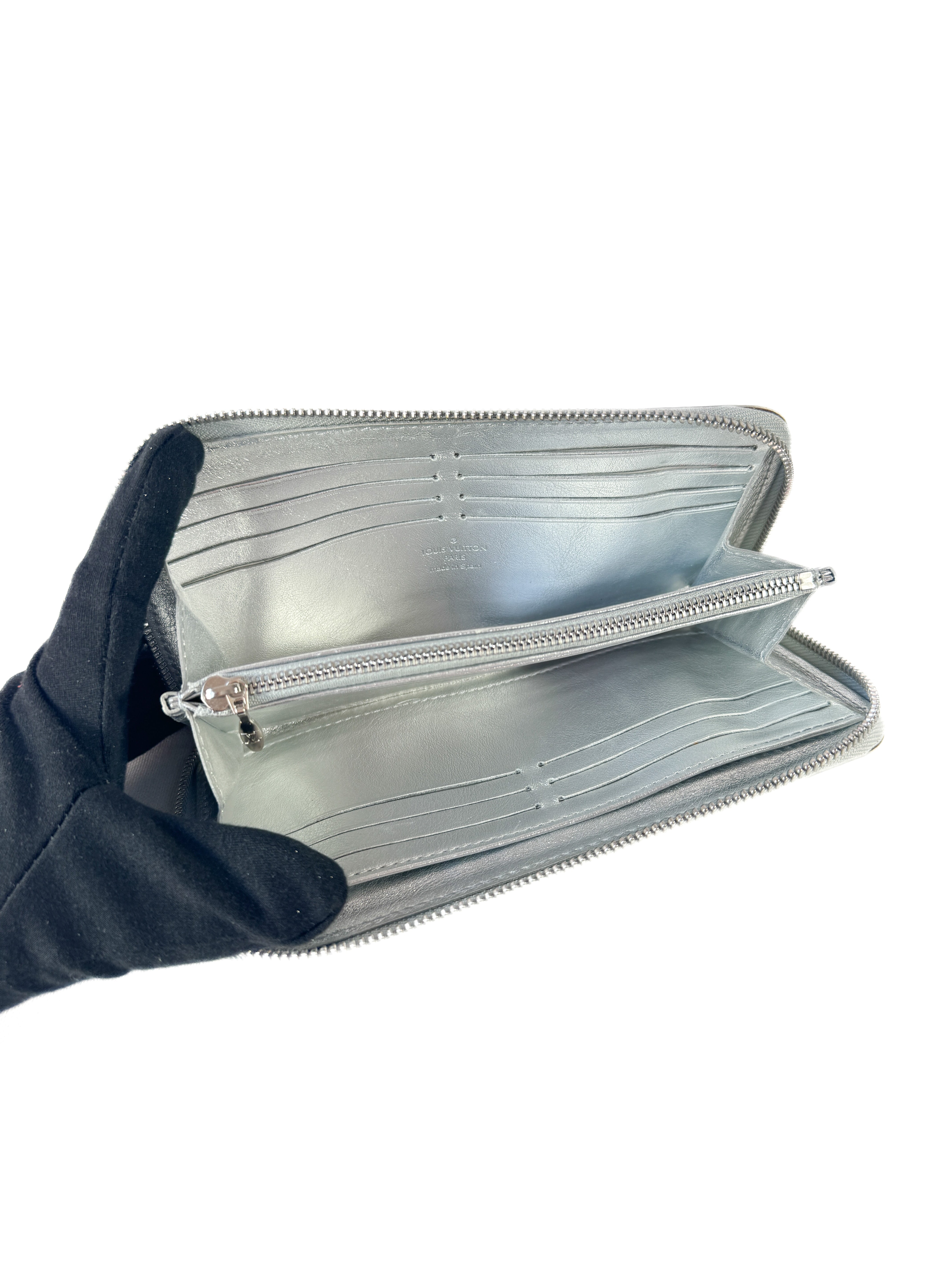 Louis Vuitton silver Suhali zippy wallet CA3086