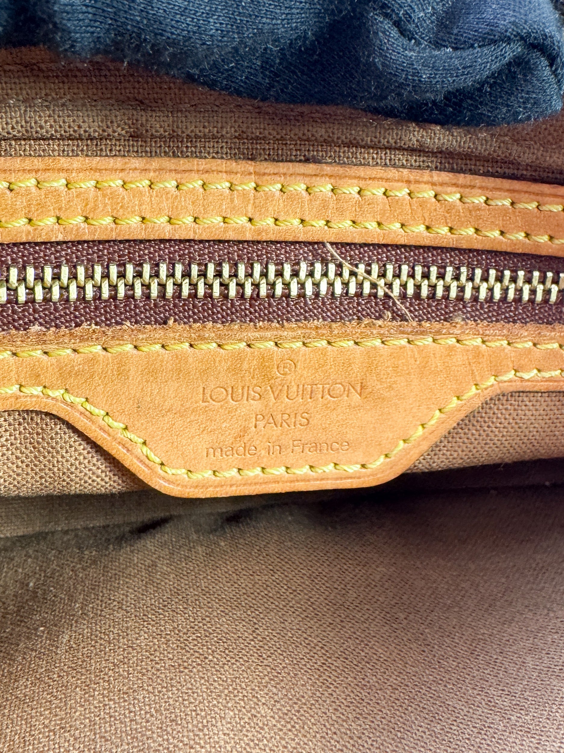 Louis Vuitton monogram Trotteur bag AR0041