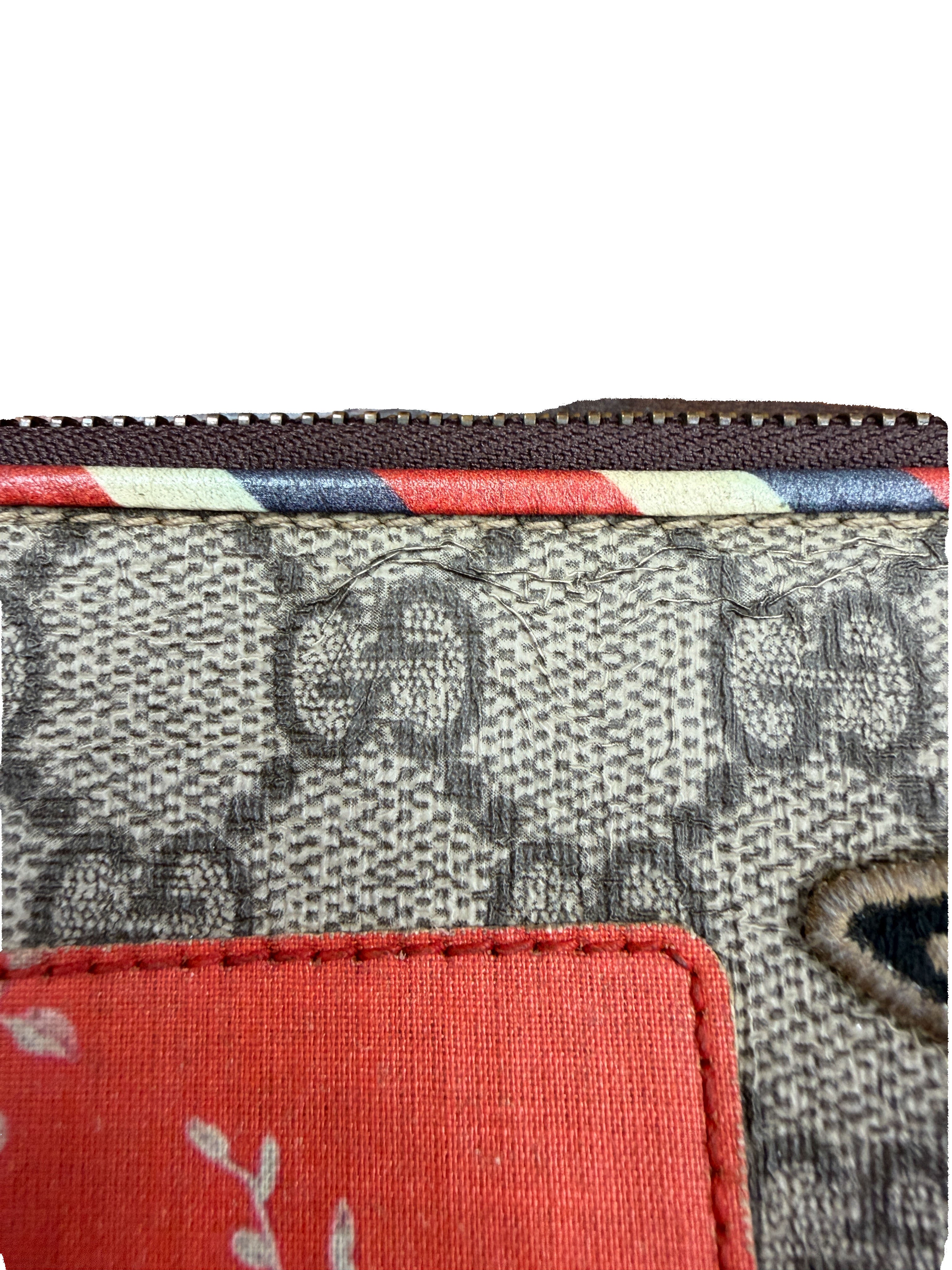 Gucci Courrier GG Supreme UFO Pouch Wristlet 473915-496334