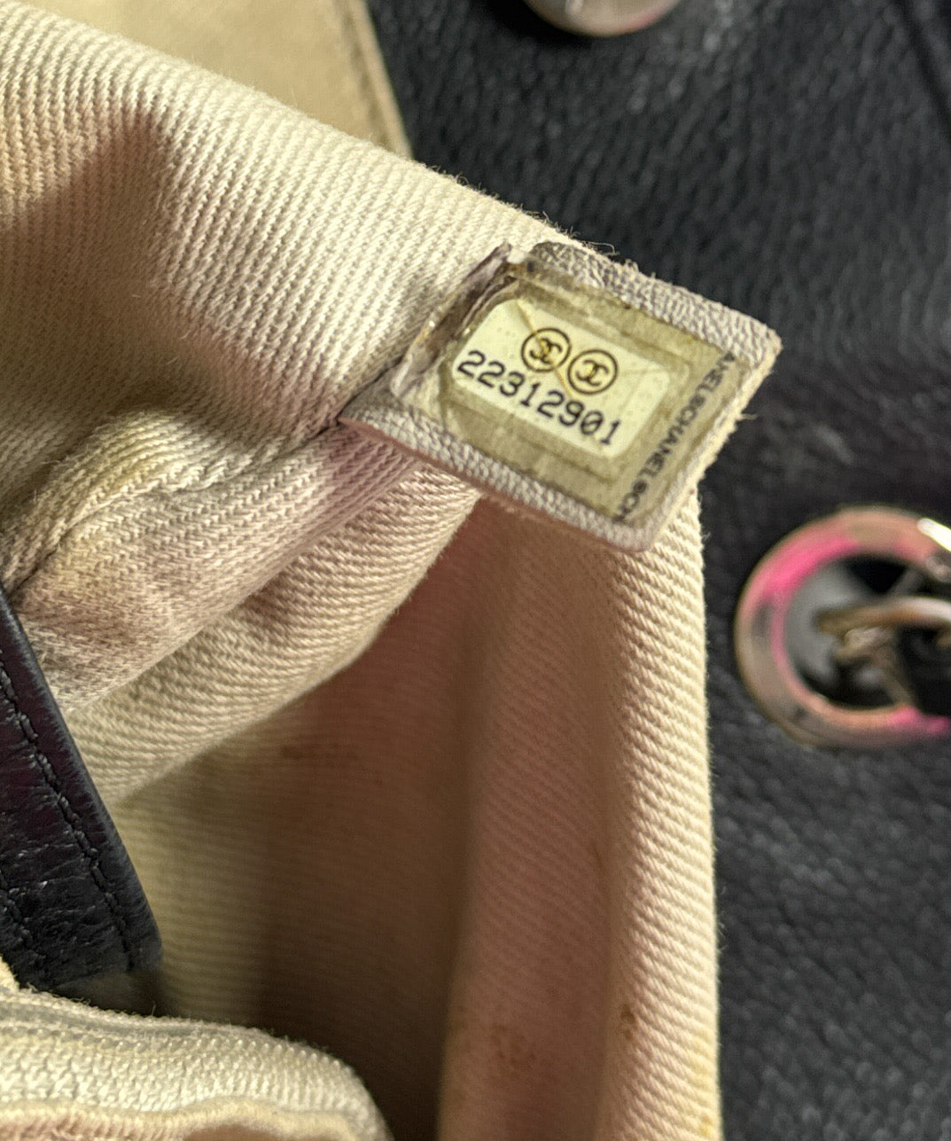 Chanel black leather glazed Deauville 22312901