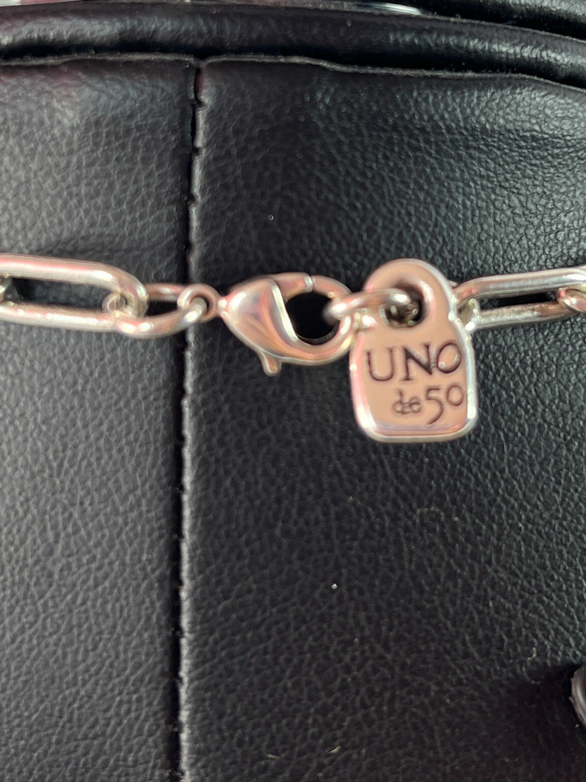 Uno de 50 large J initial with chain necklace