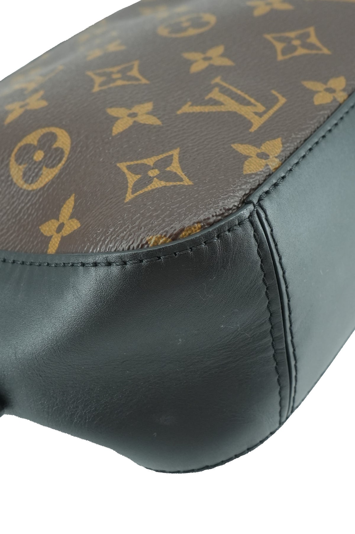 Louis Vuitton monogram black Saintonge crossbody DU2168