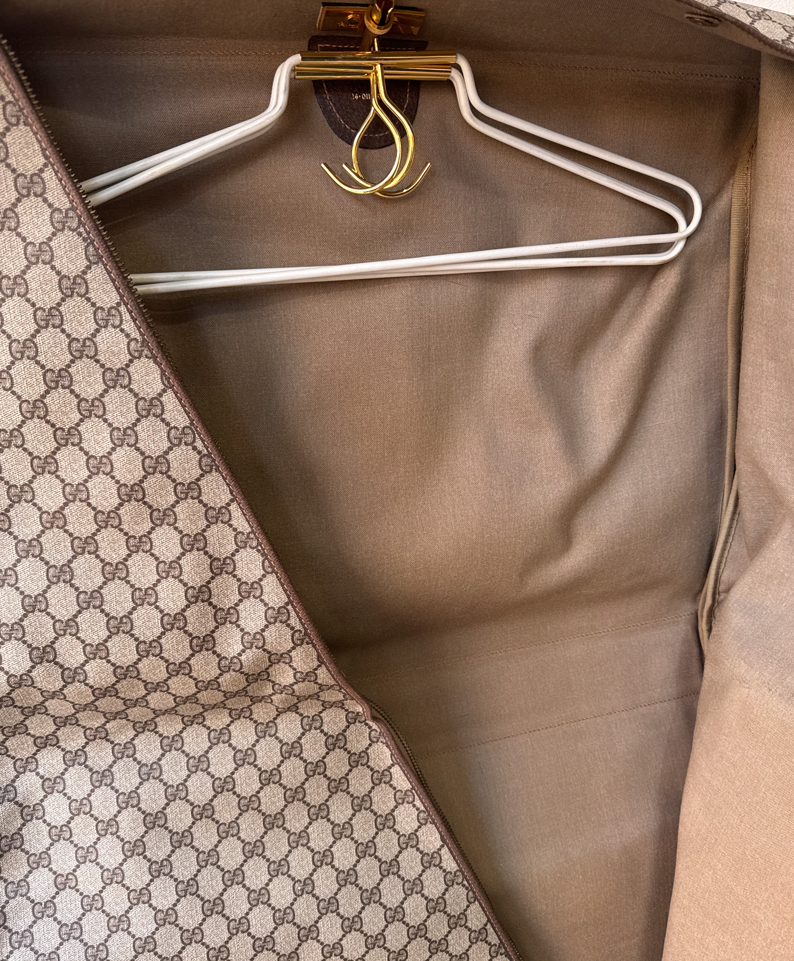 Gucci GG Supreme 1980s garment bag 24-011-594 **as is**