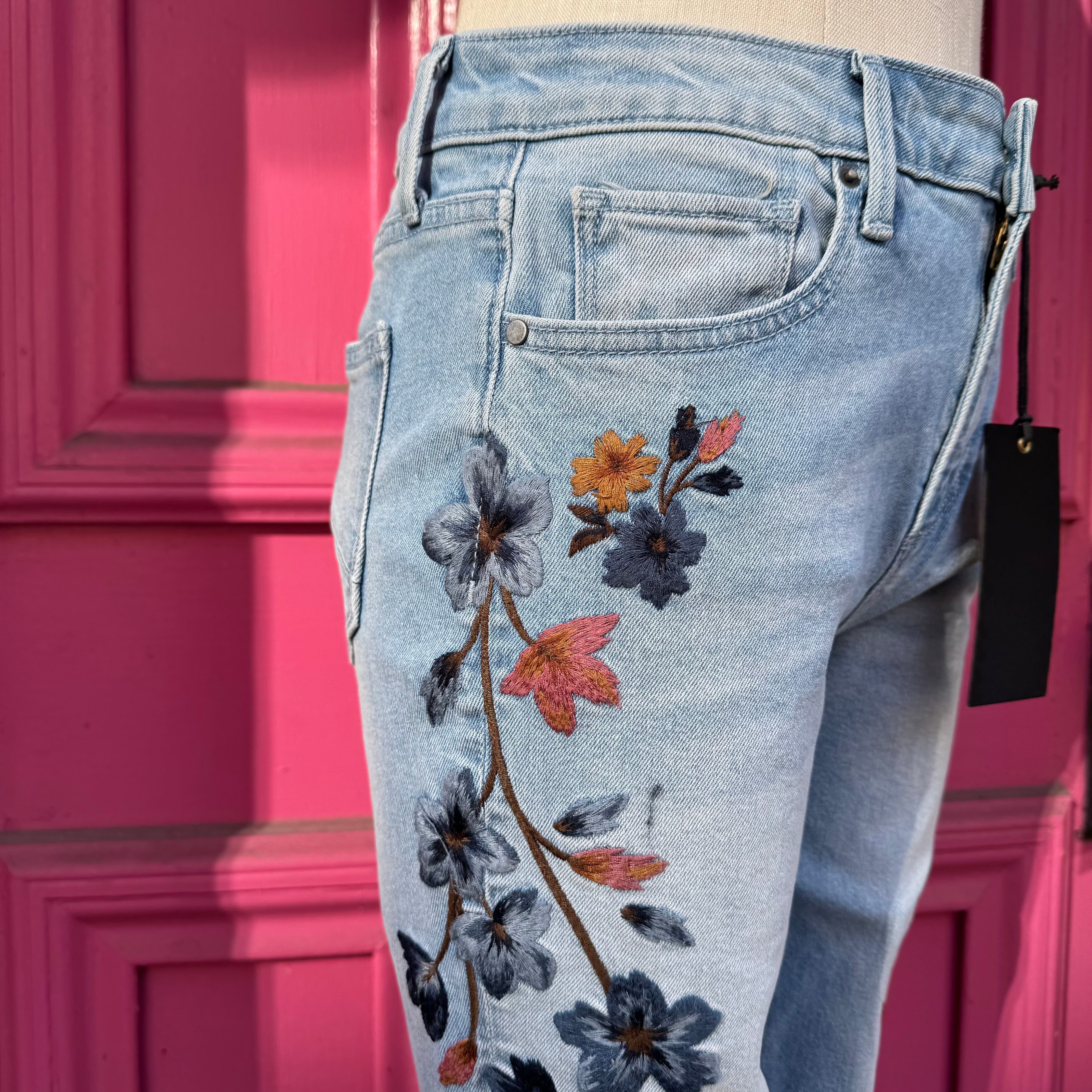 Driftwood embroidered jeans size 6 NWT