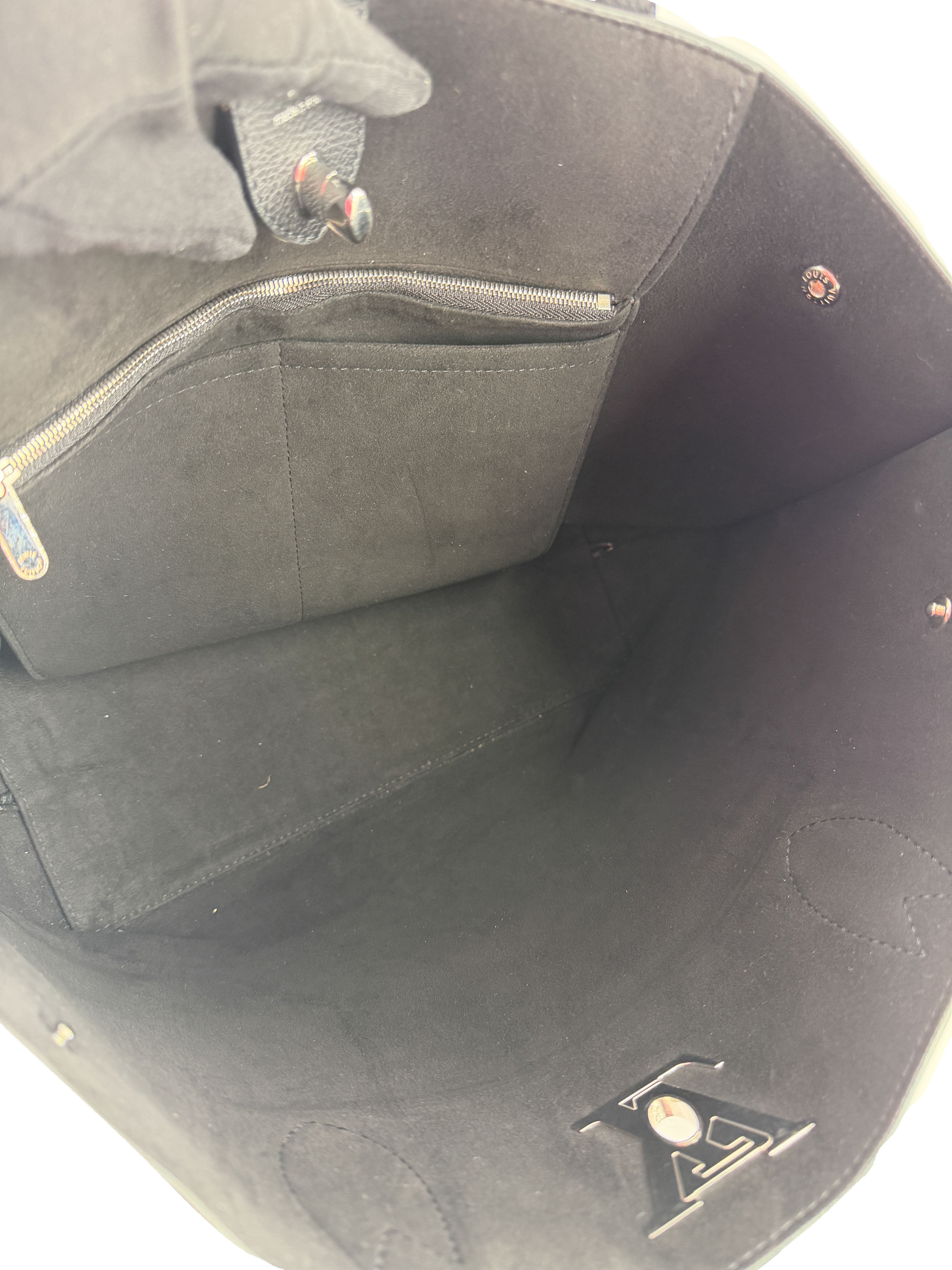 Louis Vuitton black leather LockMe tote FL0260