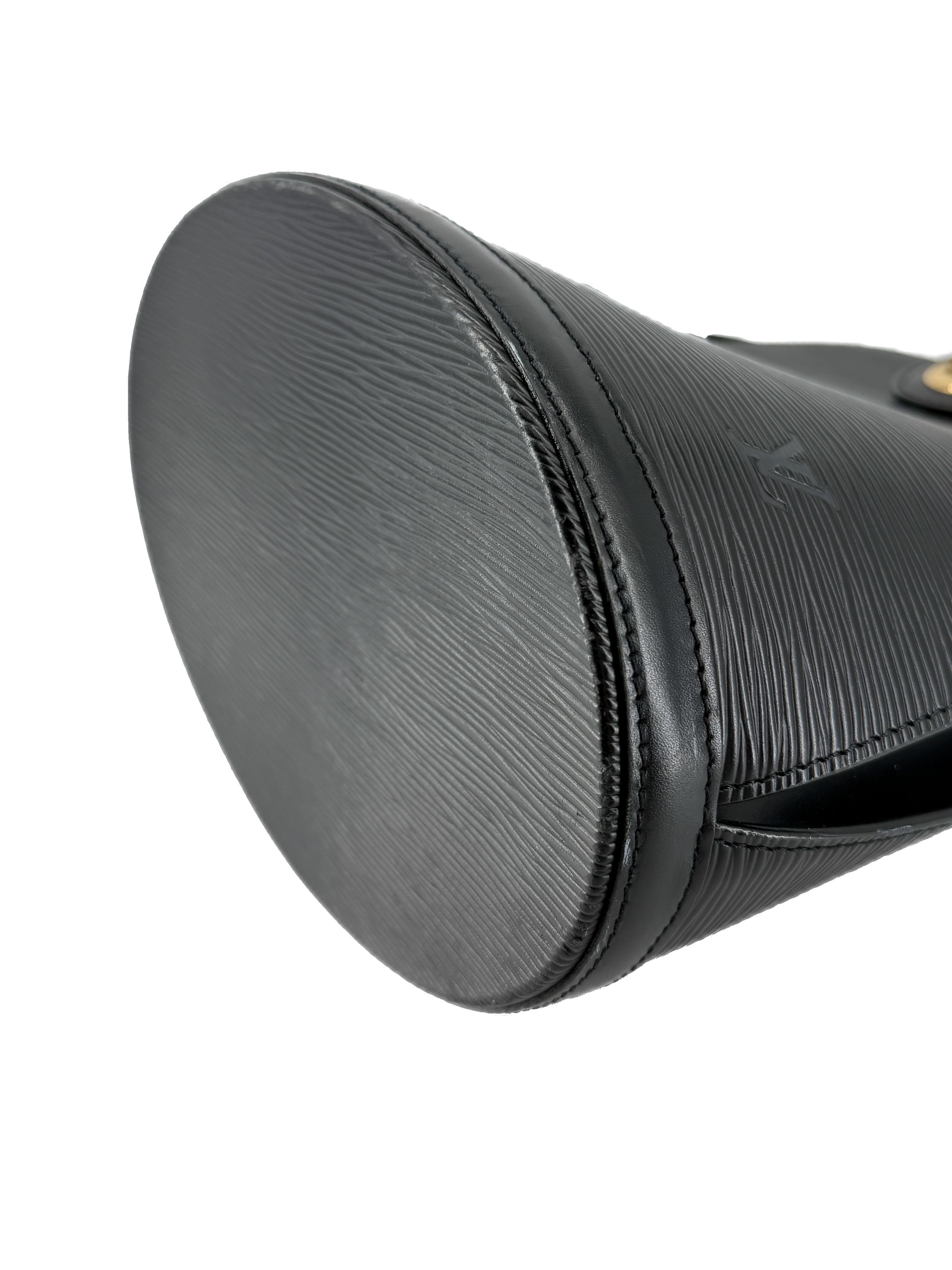 Louis Vuitton black epi leather Cluny CA0020