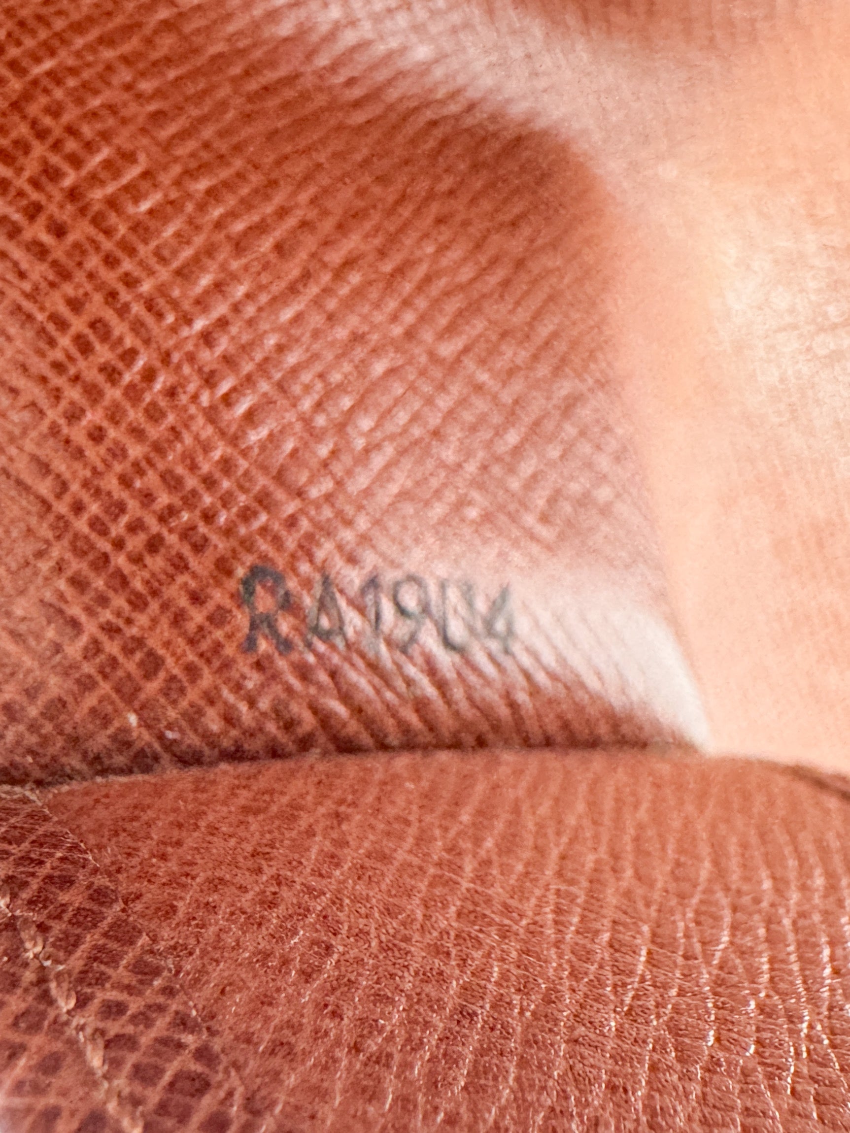 Louis Vuitton monogram 4 key holder RA1904