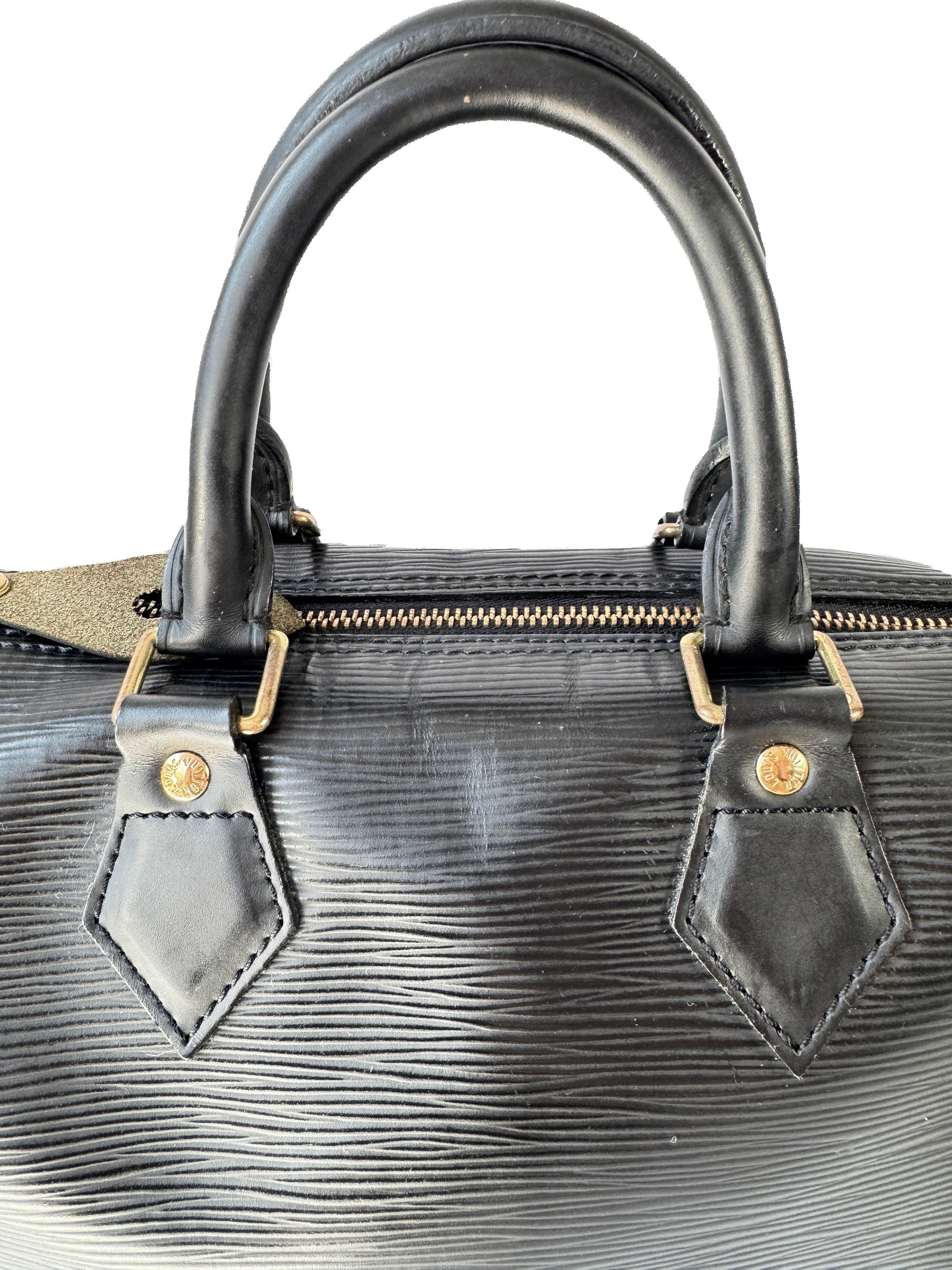 Louis Vuitton black epi speedy 25 SP0035