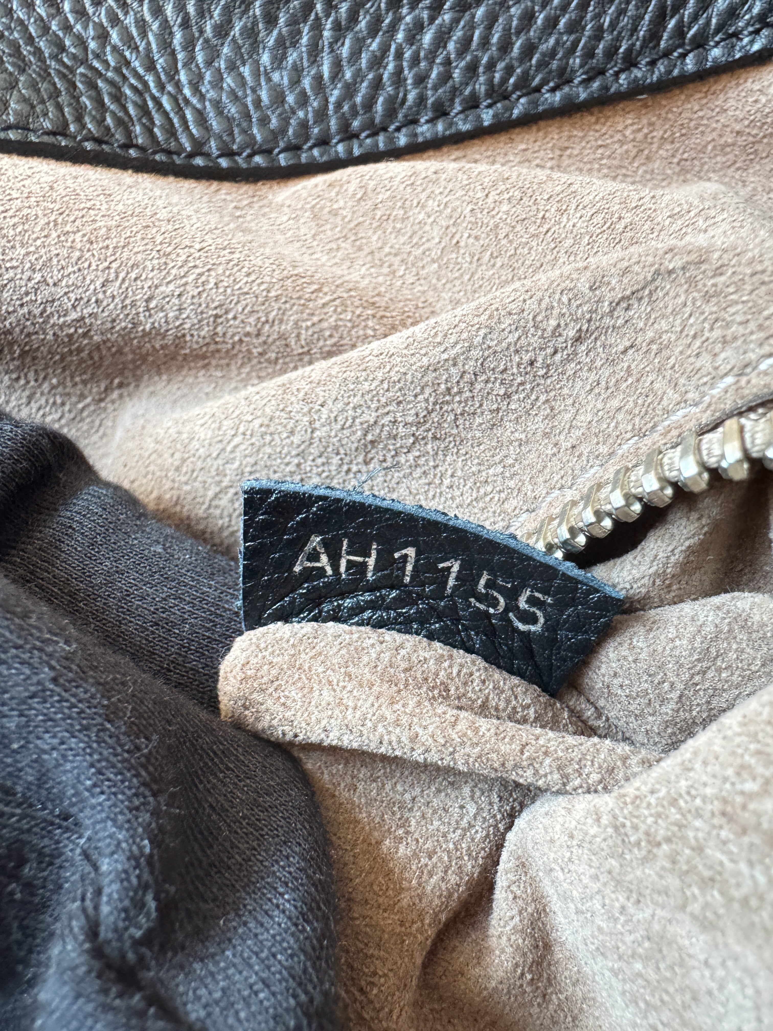 Louis Vuitton black Babylone Handbag Mahina Leather PM AH1155