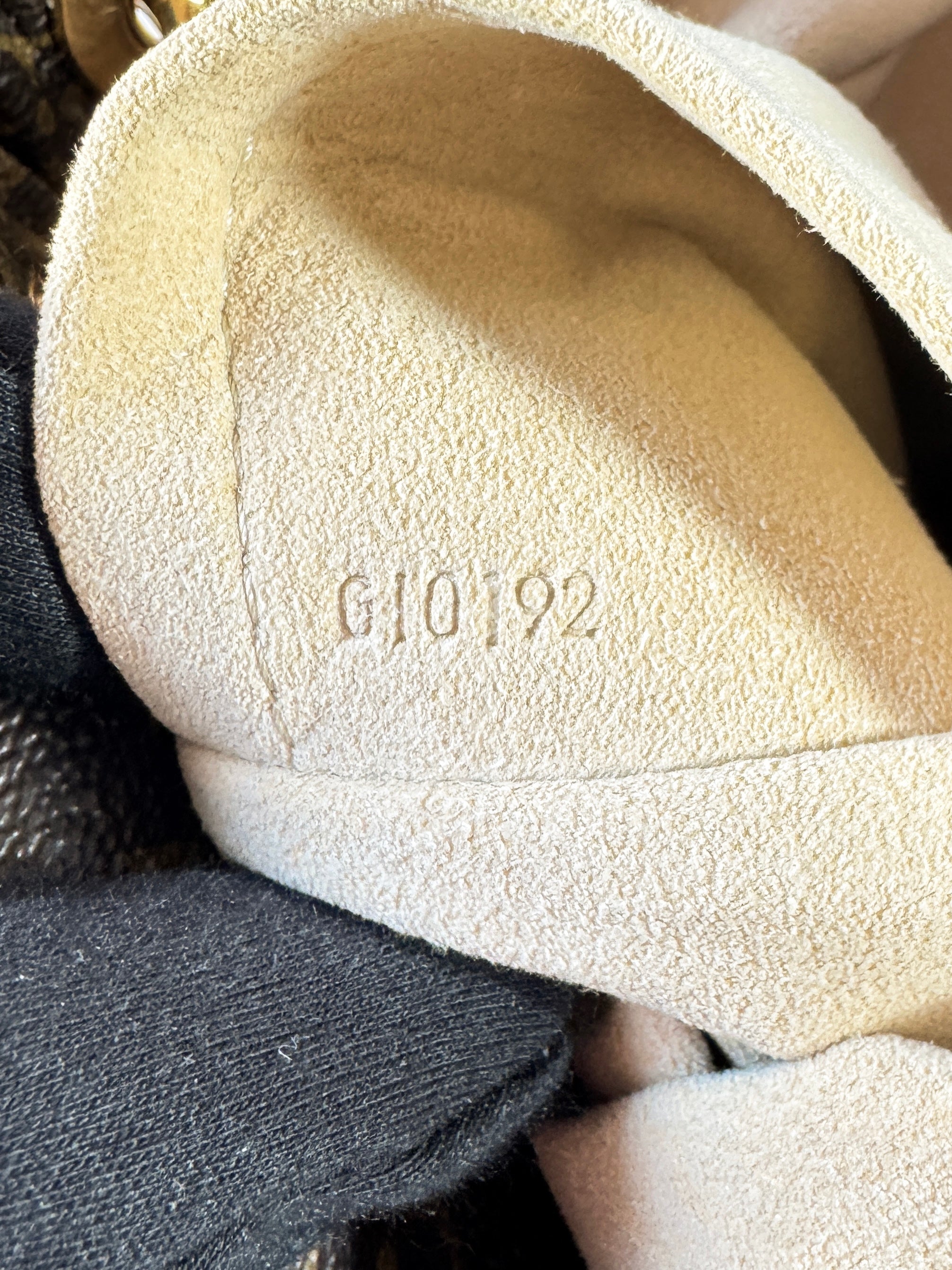 Louis Vuitton monogram Artsy MM GI0192