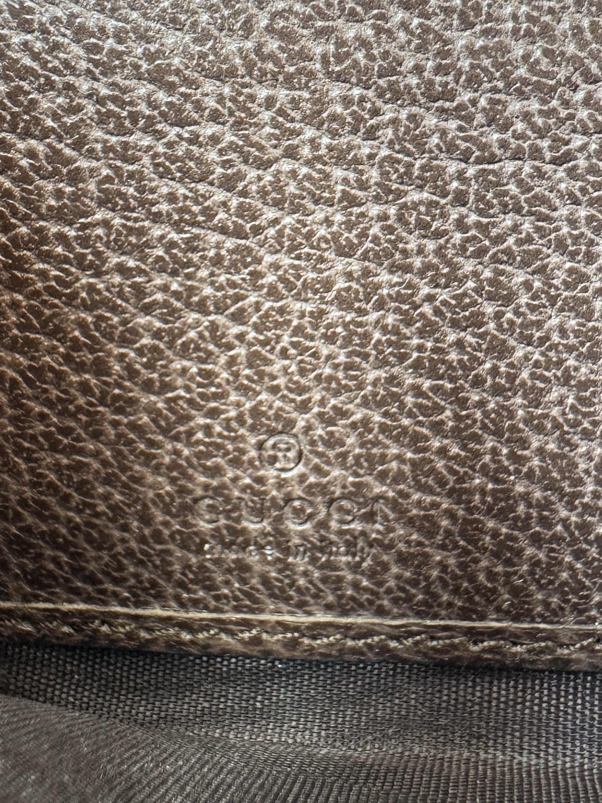 Gucci GG Supreme monogram UFO patch zip around wallet 473909.0959