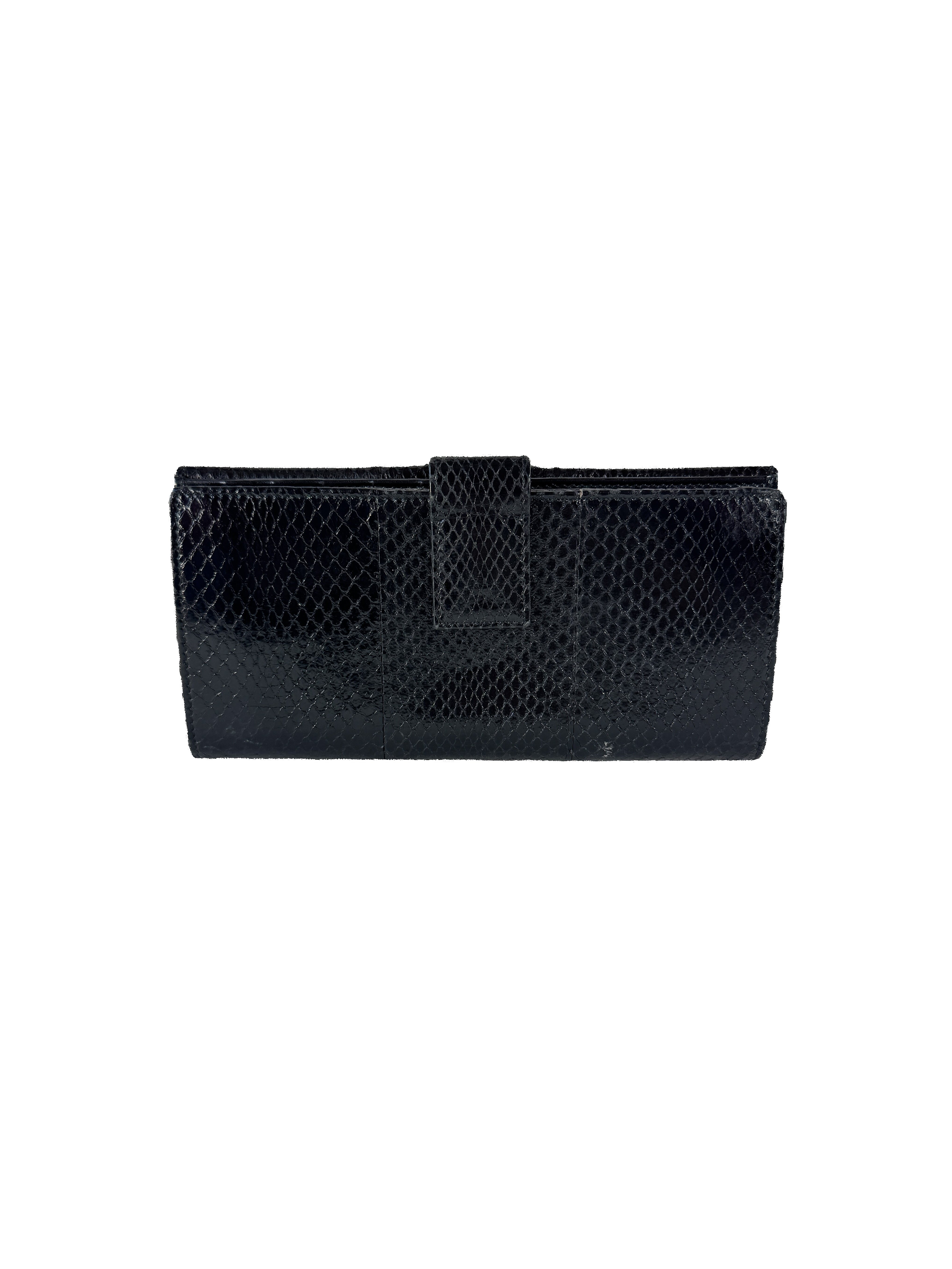 Gucci black embossed leather wallet 2067