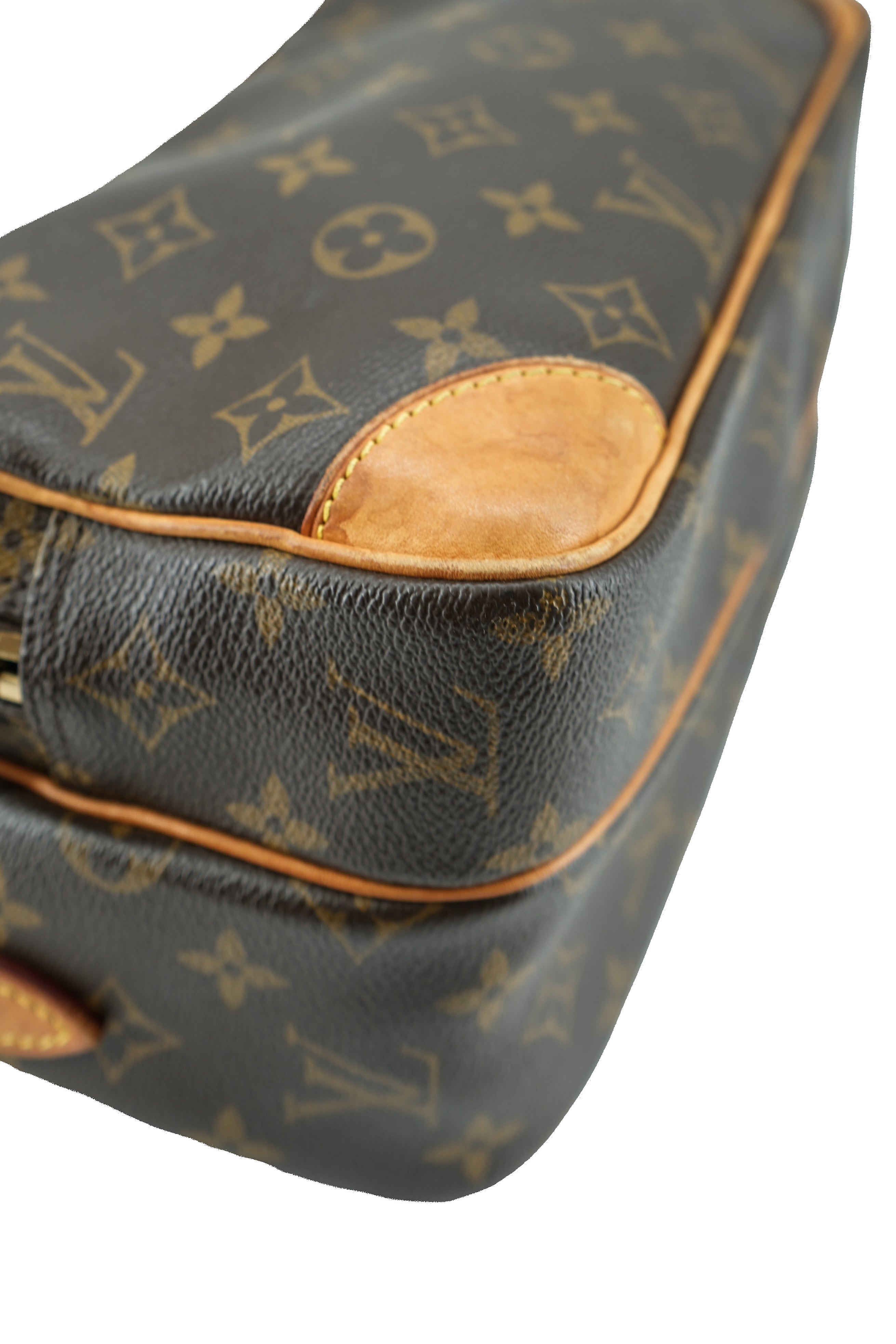 Louis Vuitton monogram Nil crossbody AR1029