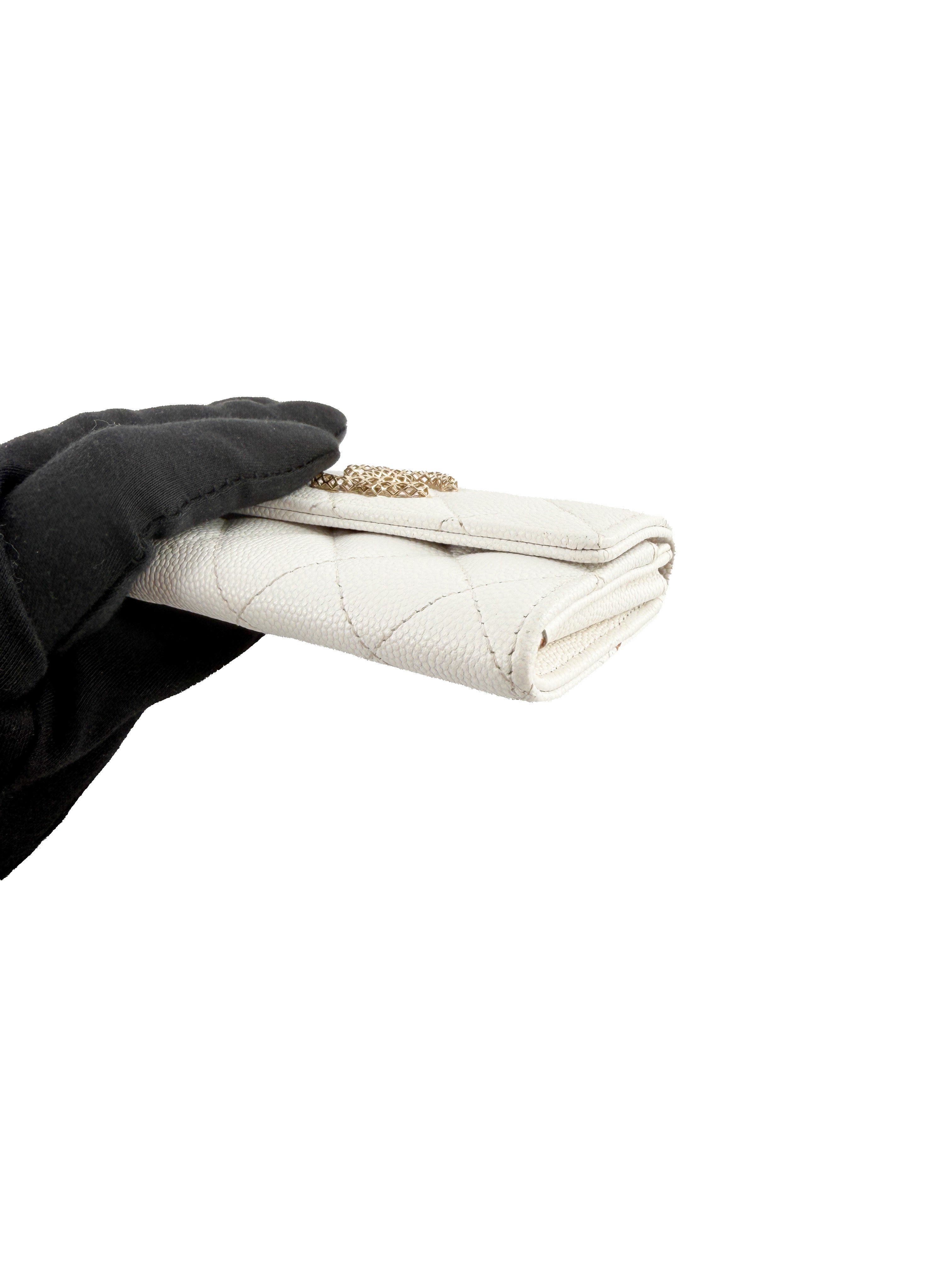 Chanel white caviar flap card holder L2UU14H4