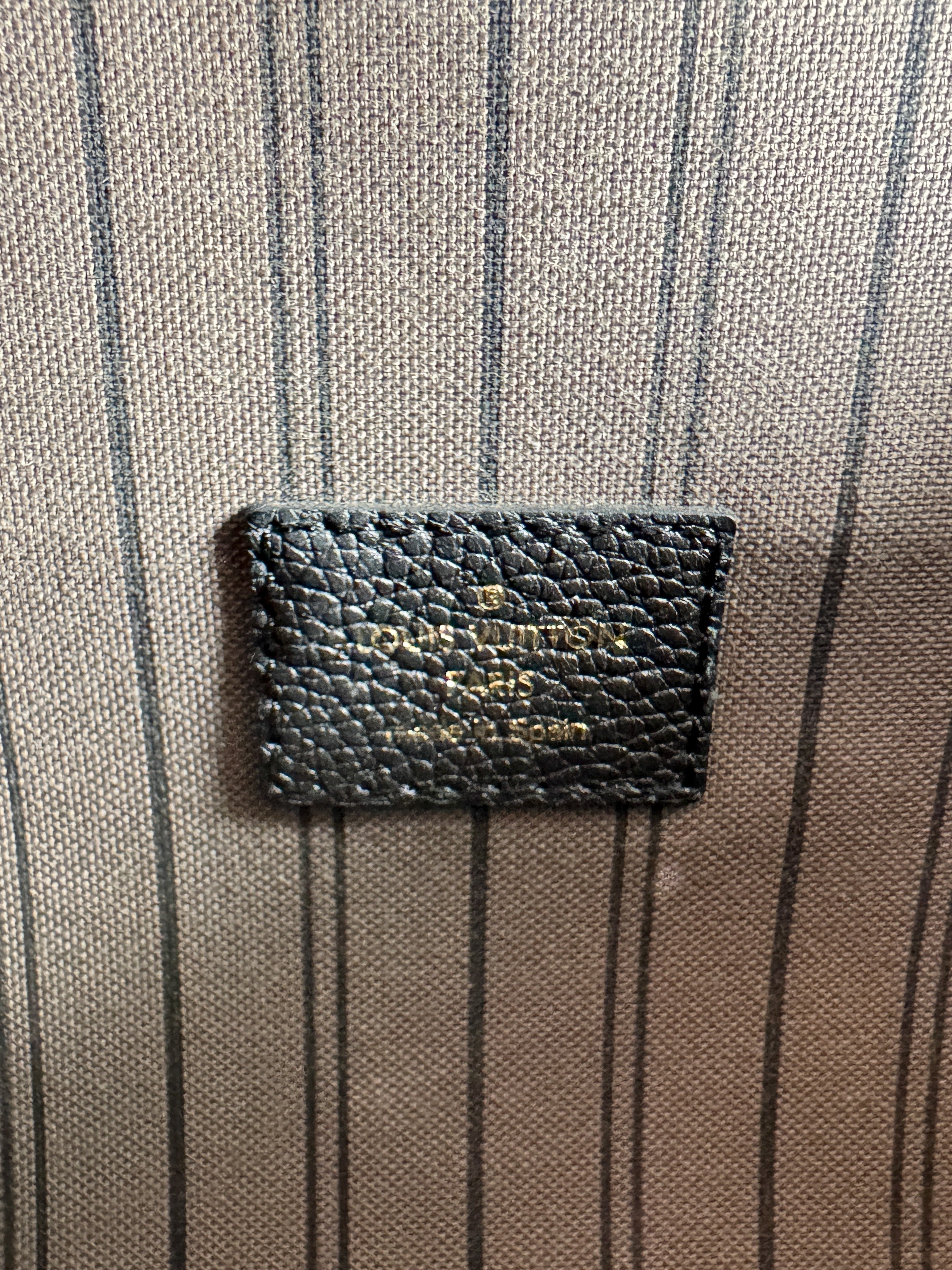 Louis Vuitton black empreinte leather Pochette Metis GI4290