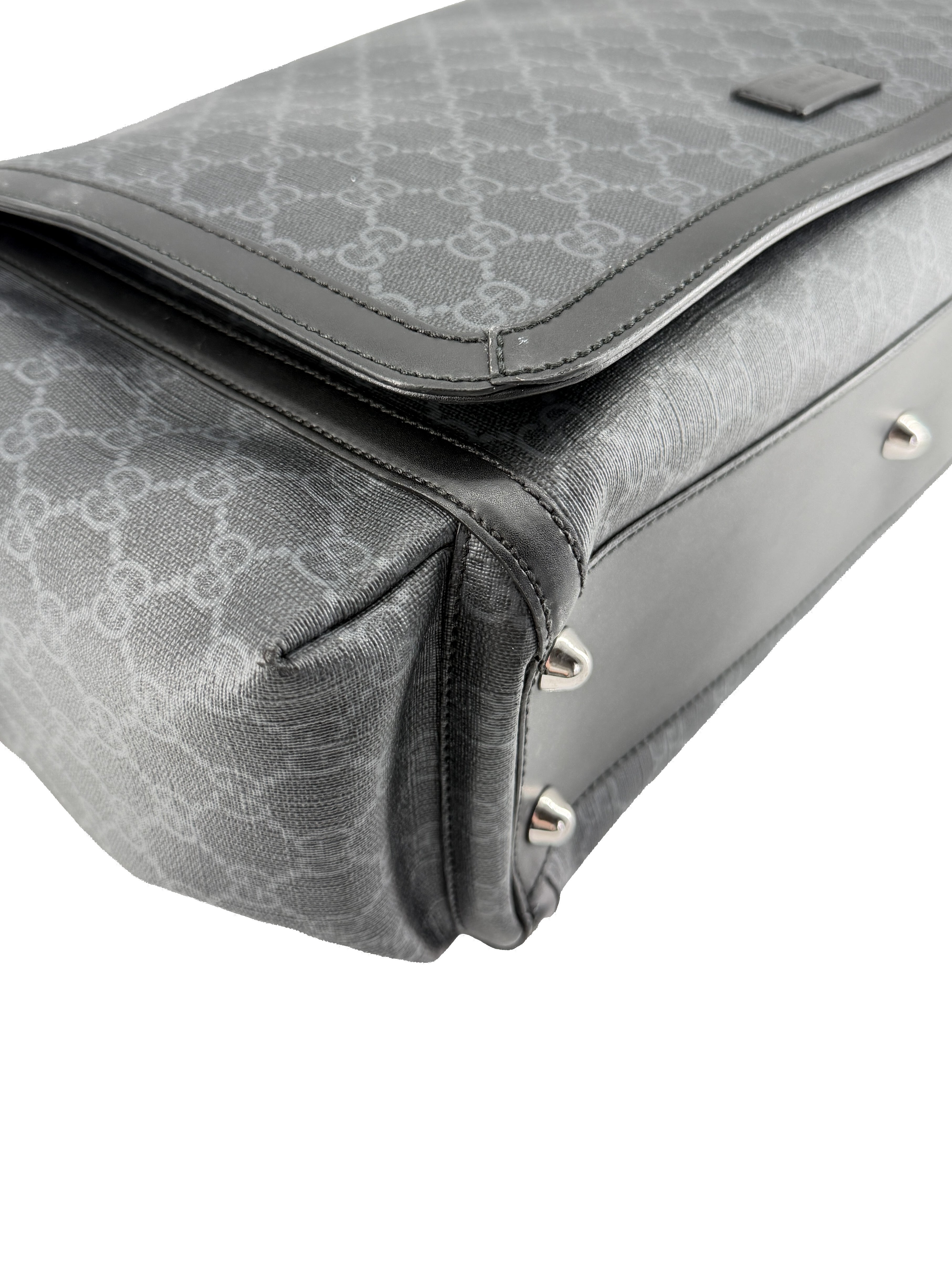 Gucci black GG Supreme messenger diaper bag 495909 525040