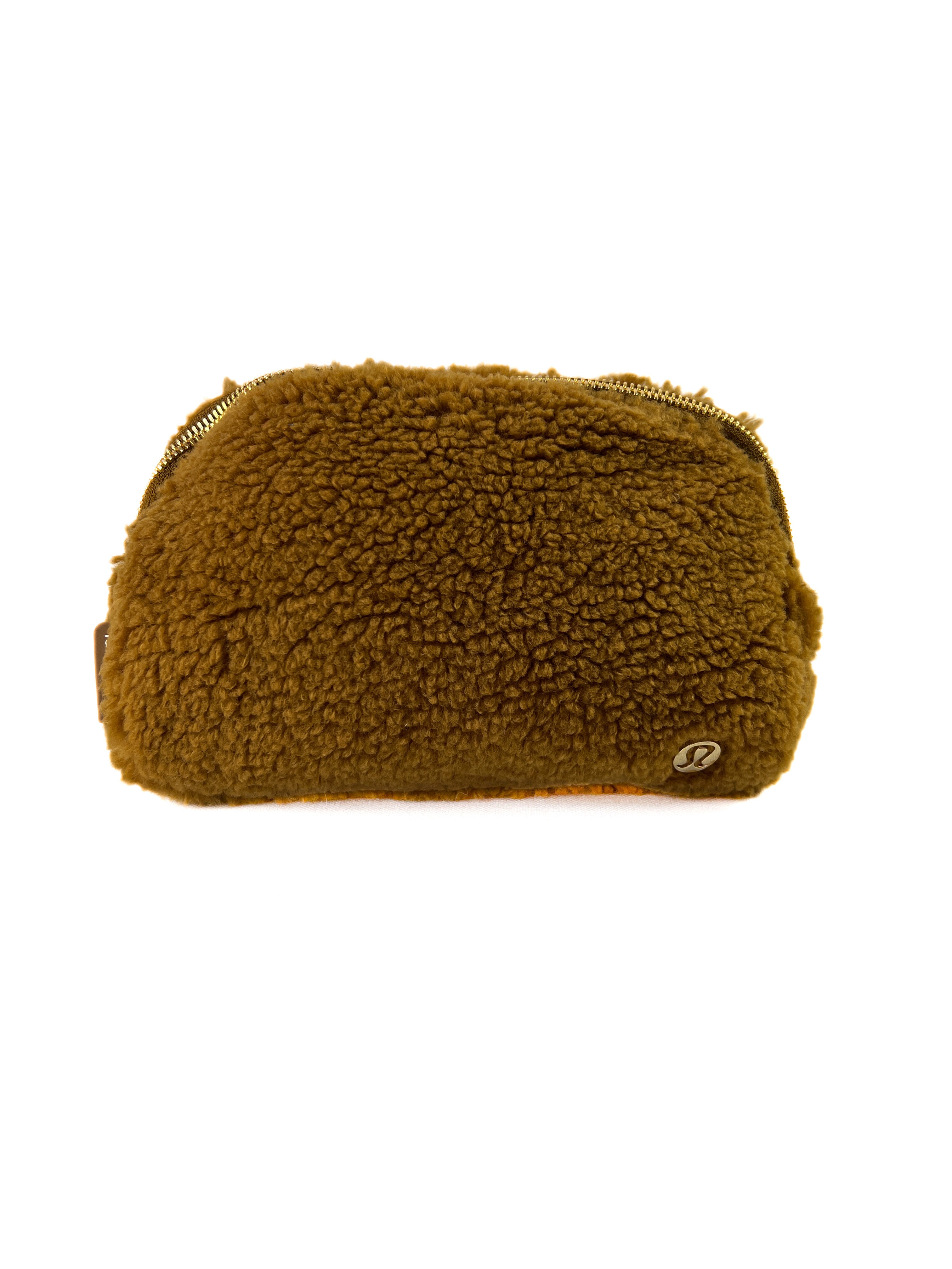 Lululemon everywhere belt bag in camel fleece NWT