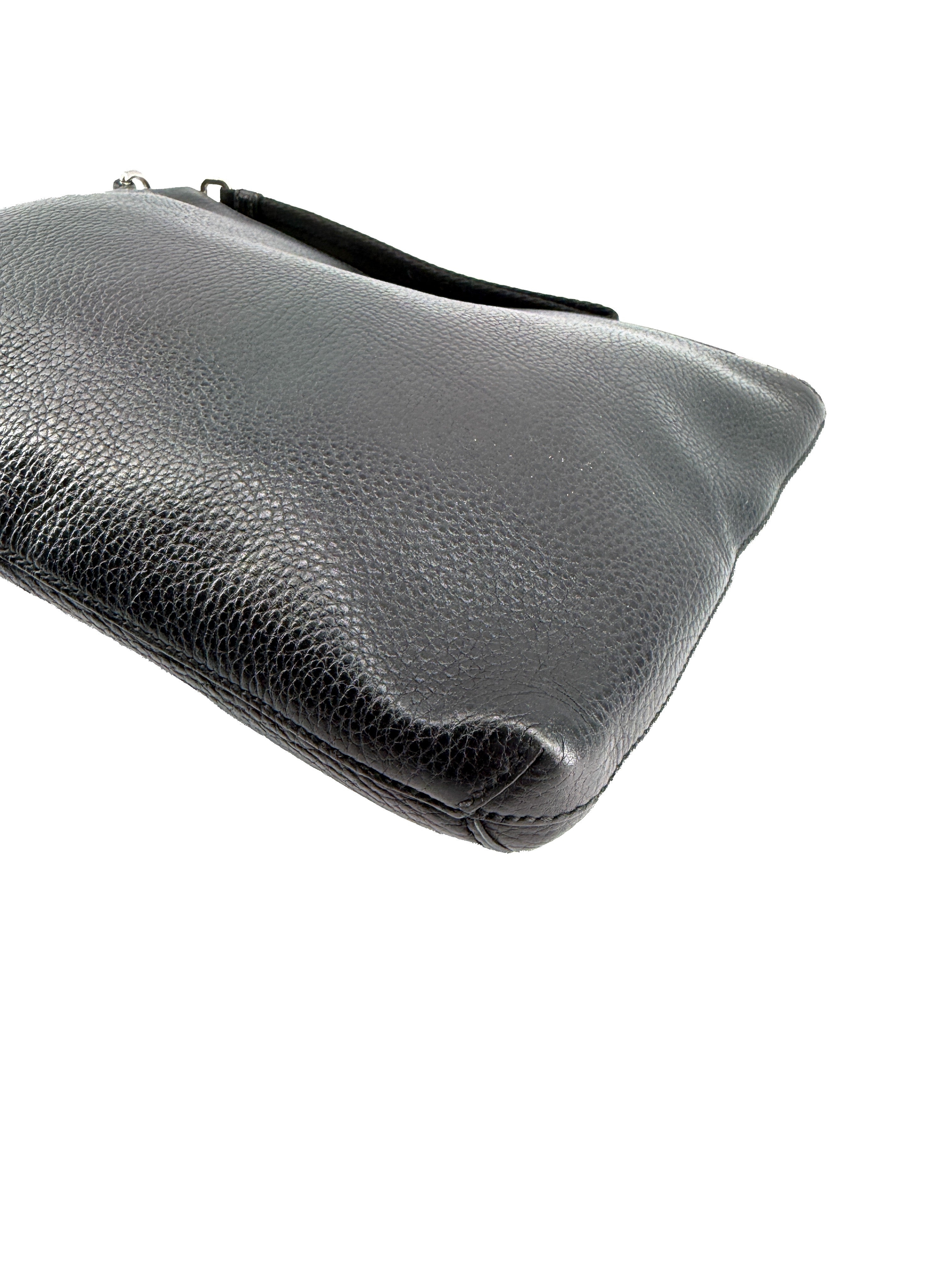 Gucci black leather wristlet 887075 486628