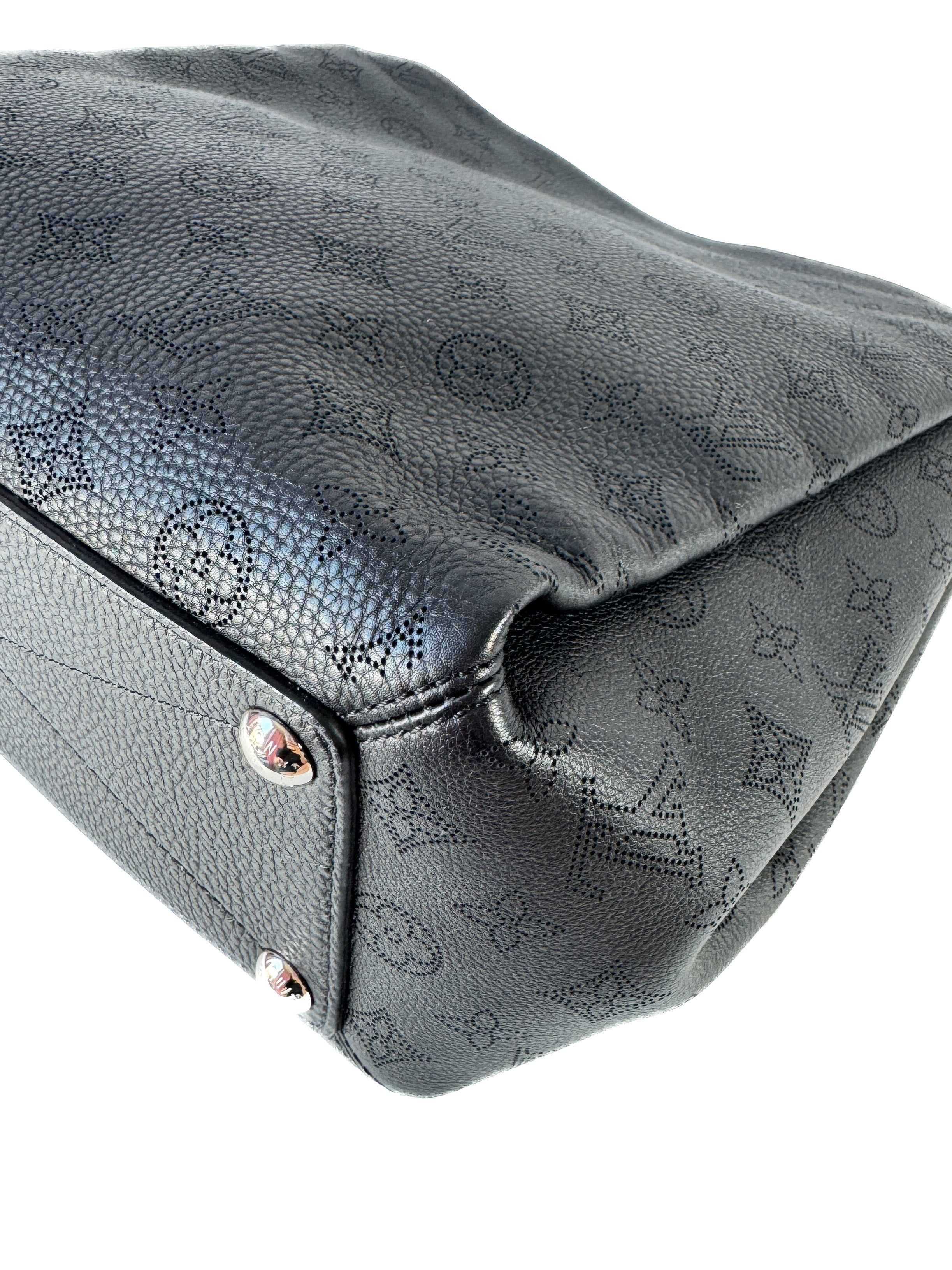 Louis Vuitton black Babylone Handbag Mahina Leather PM AH1155