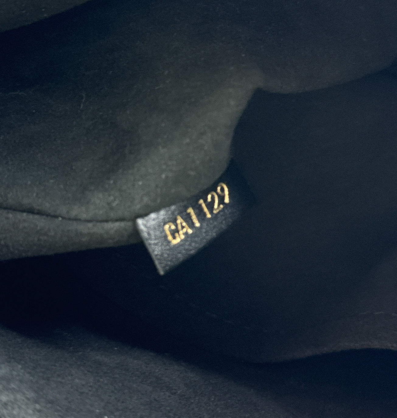 Louis Vuitton black Empreinte monogram V tote MM CA1129 retail $2990