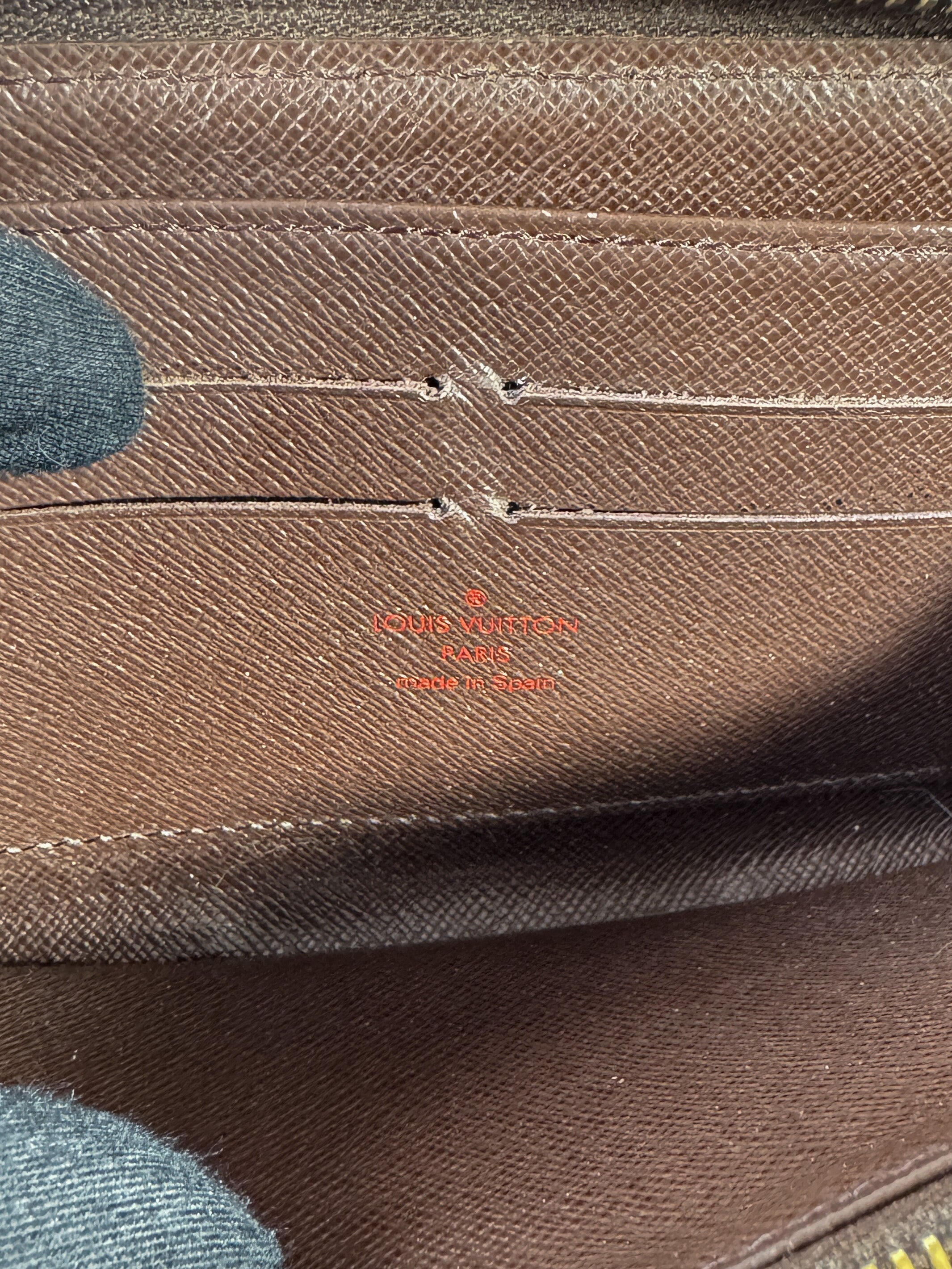 Louis Vuitton damier ebene zippy wallet CA1058