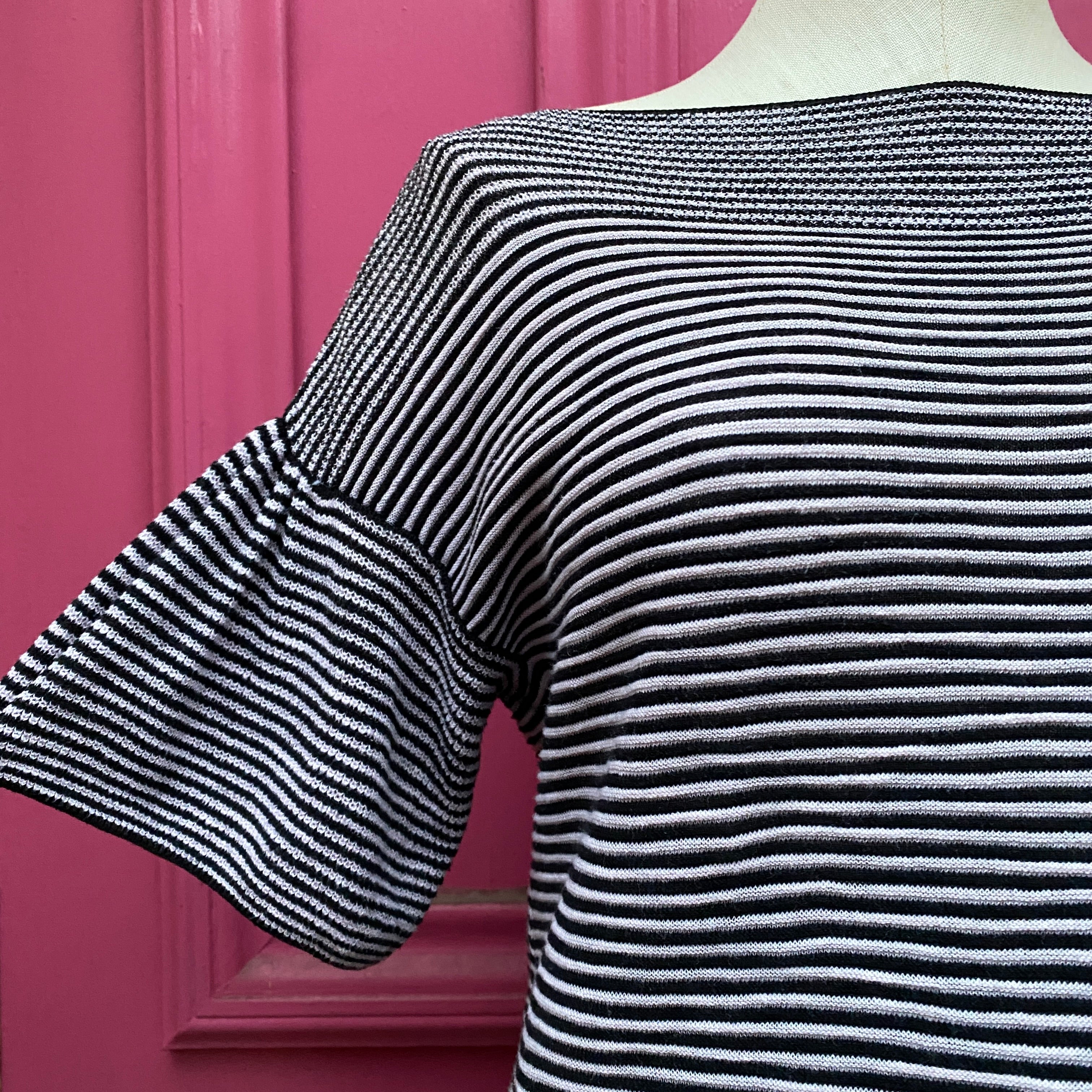 Ann Taylor LOFT black white lightweight knit short sleeve sweater size SP