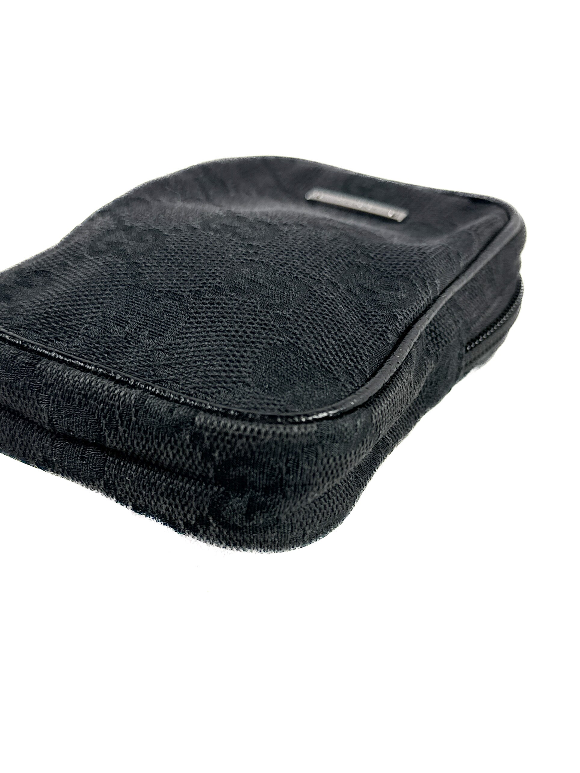Gucci black signature small zip pouch 002404