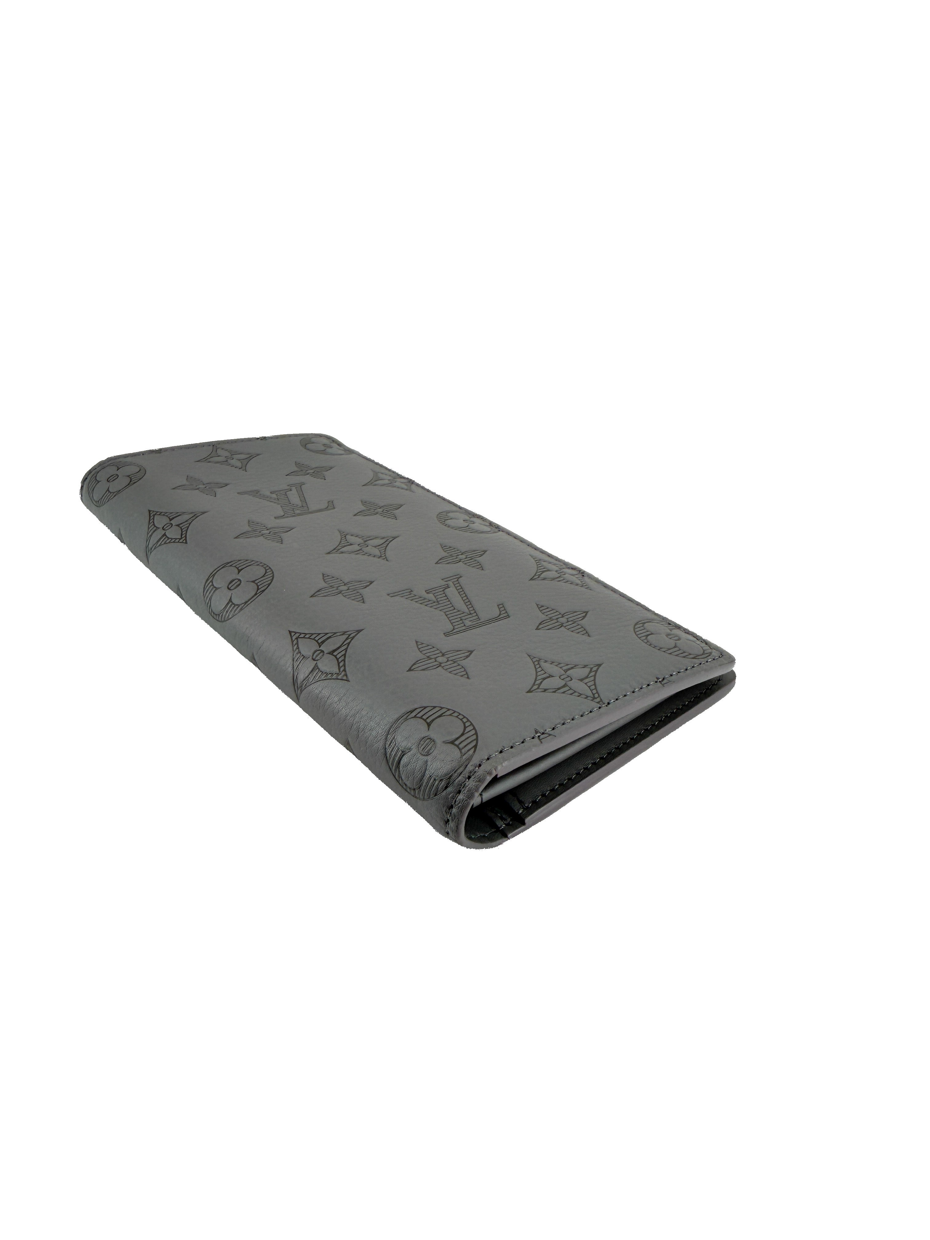 Louis Vuitton gray Portefeuille Brazza wallet NFC
