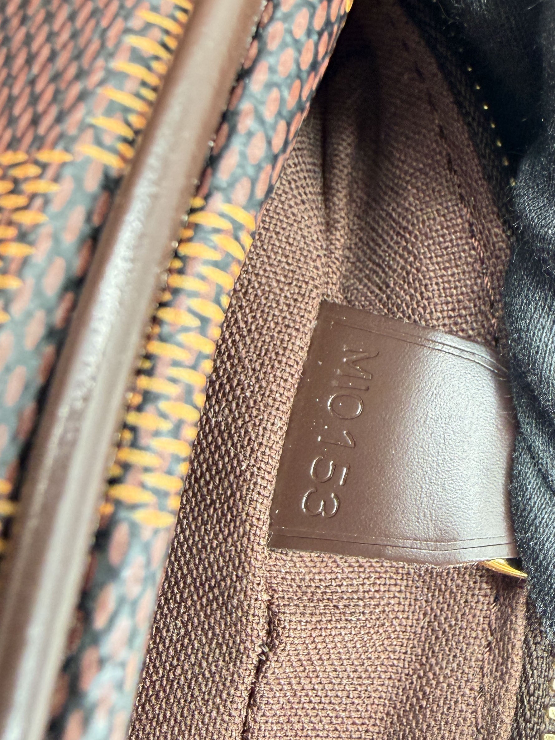 Louis Vuitton damier ebene Shelton MM MI0153
