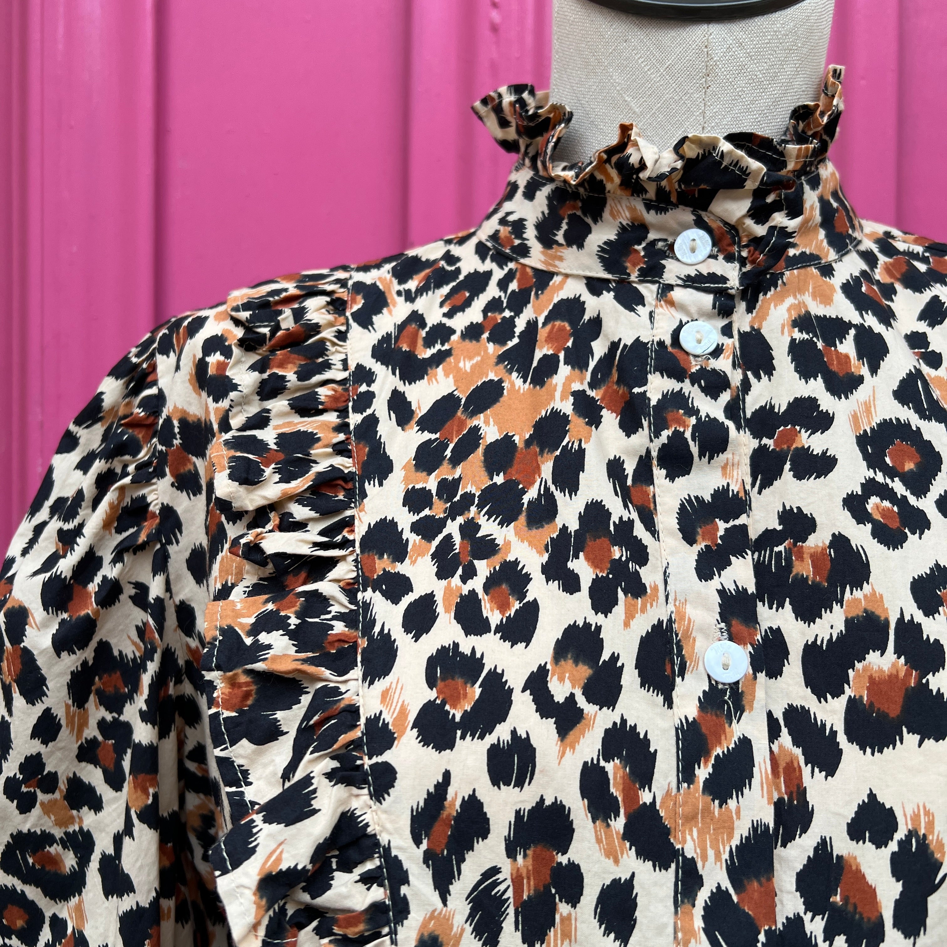 Mille leopard print long sleeve button up size L