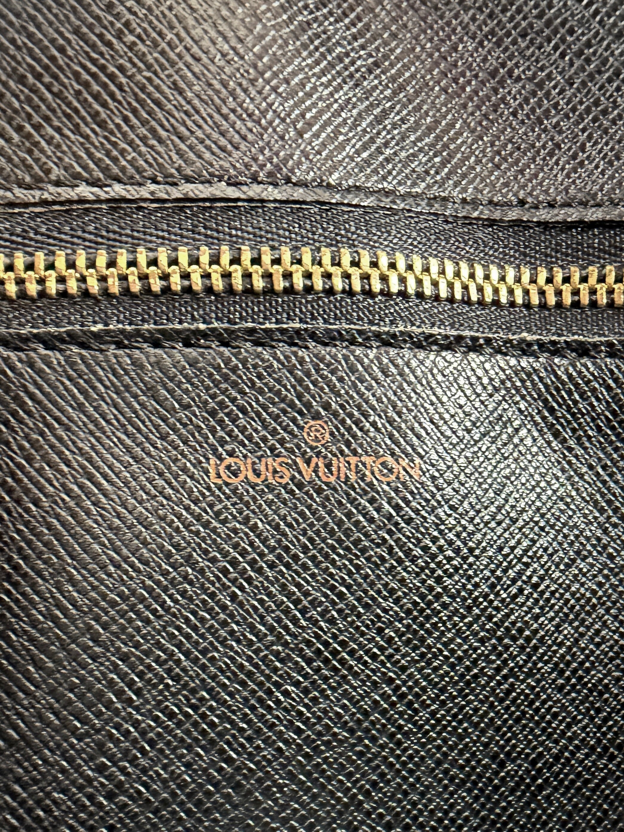 Louis Vuitton black epi trocadero 27 MI0950