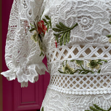 Saylor white lace multicolor short sleeve dress size Large