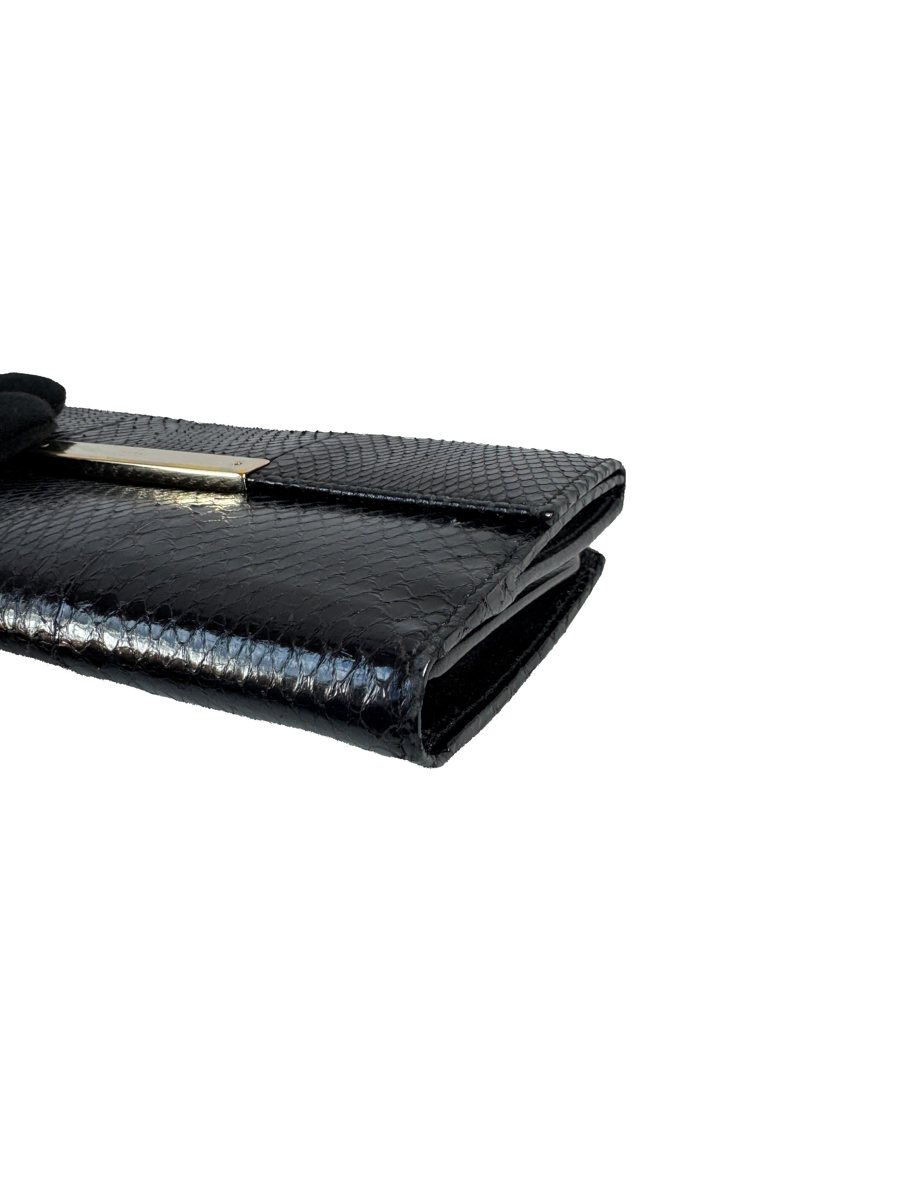 Gucci black embossed leather wallet 2067
