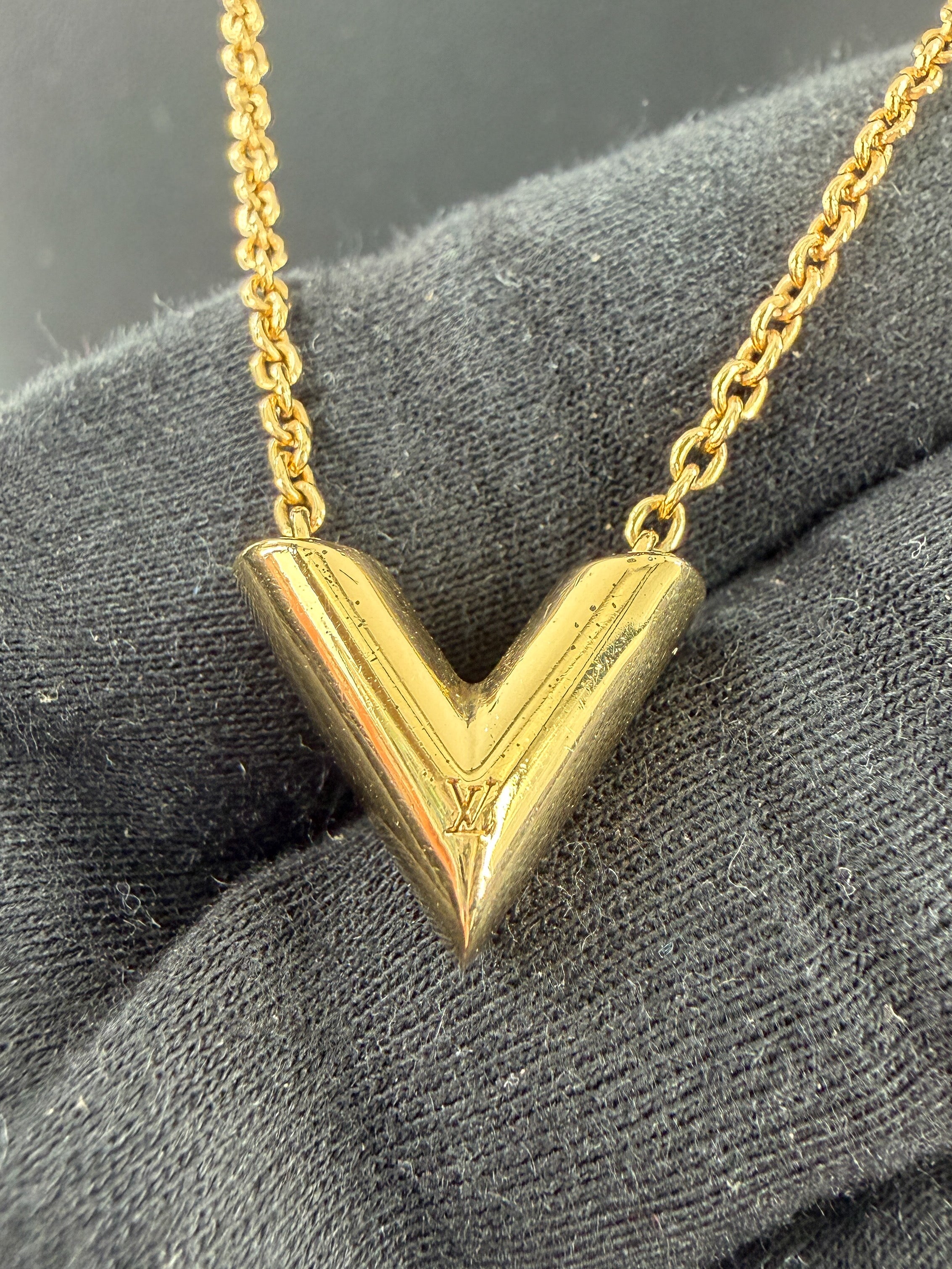Louis Vuitton gold tone Essential V necklace OB1109