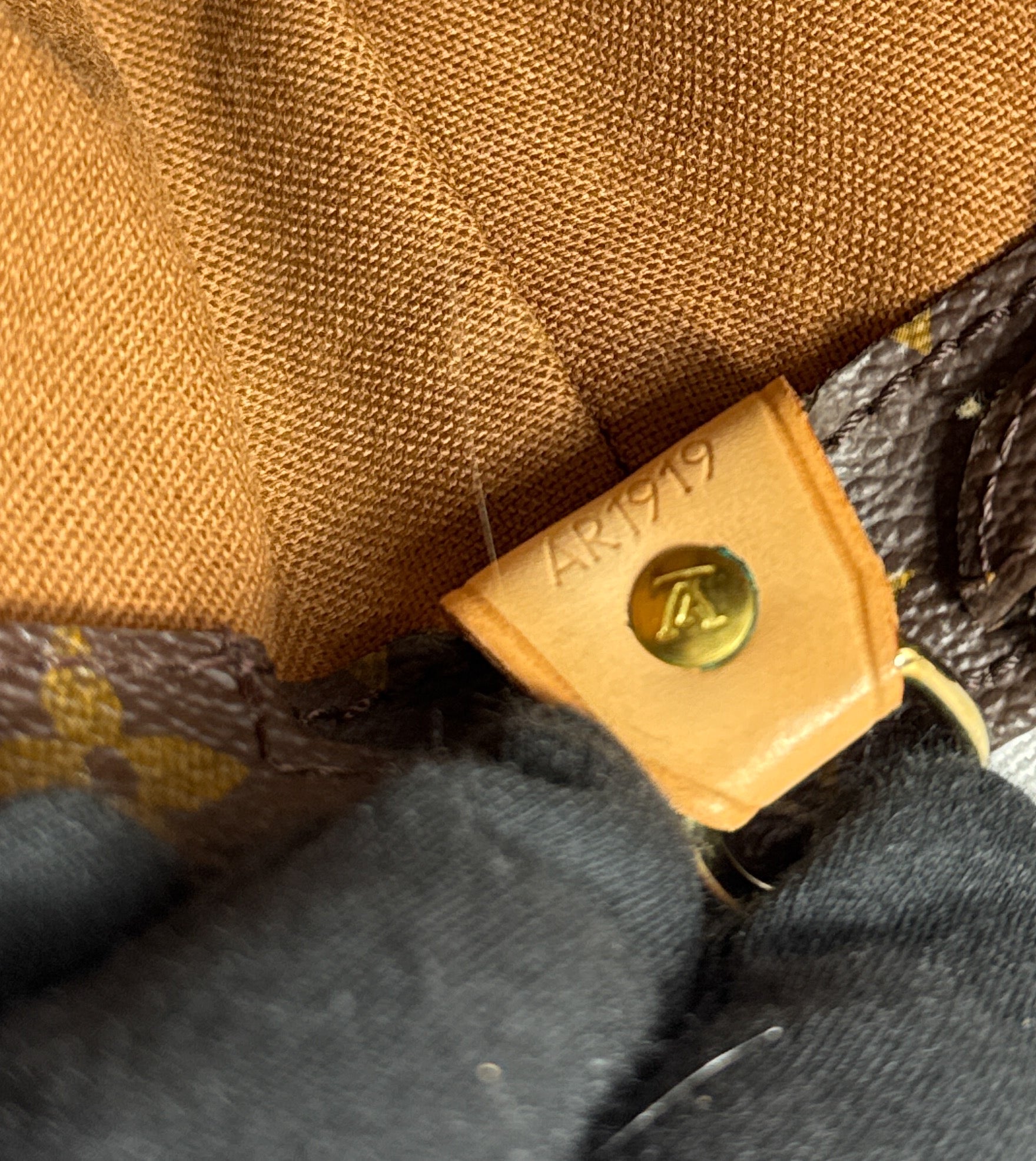 Louis Vuitton monogram Cabas Mezzo tote AR1919