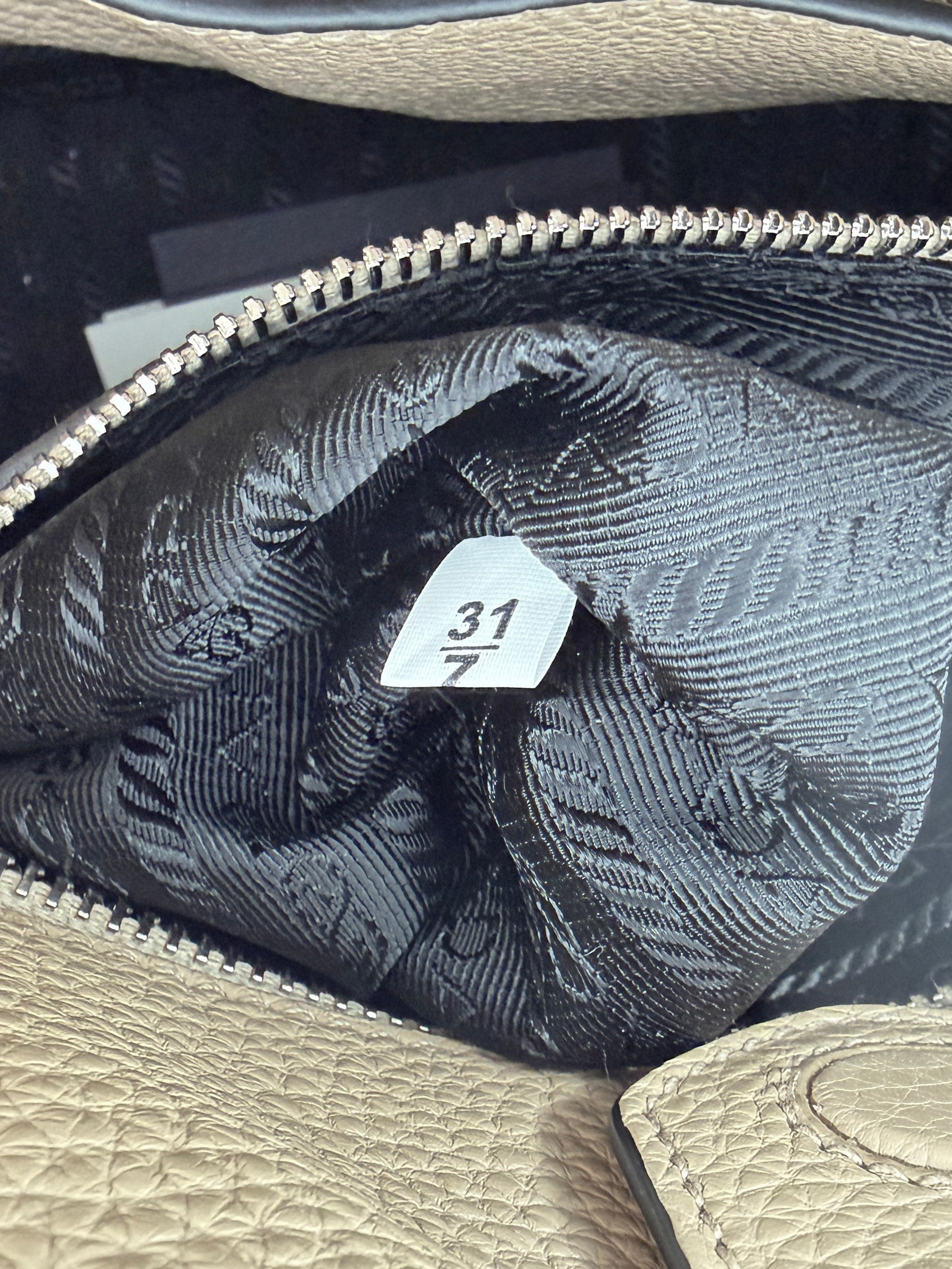 Prada beige leather logo crossbody medium 31 7