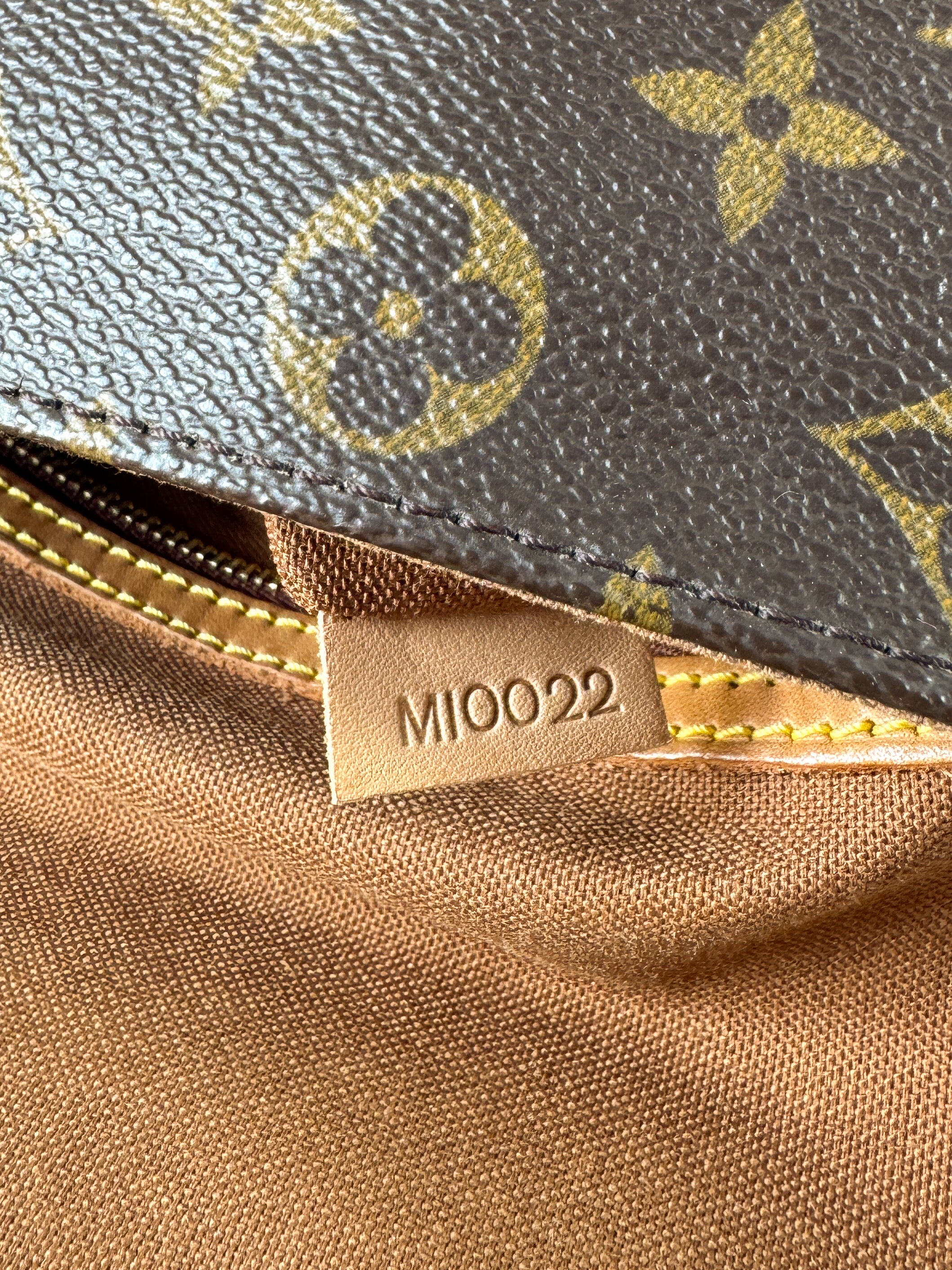 Louis Vuitton monogram Looping mini MI0022