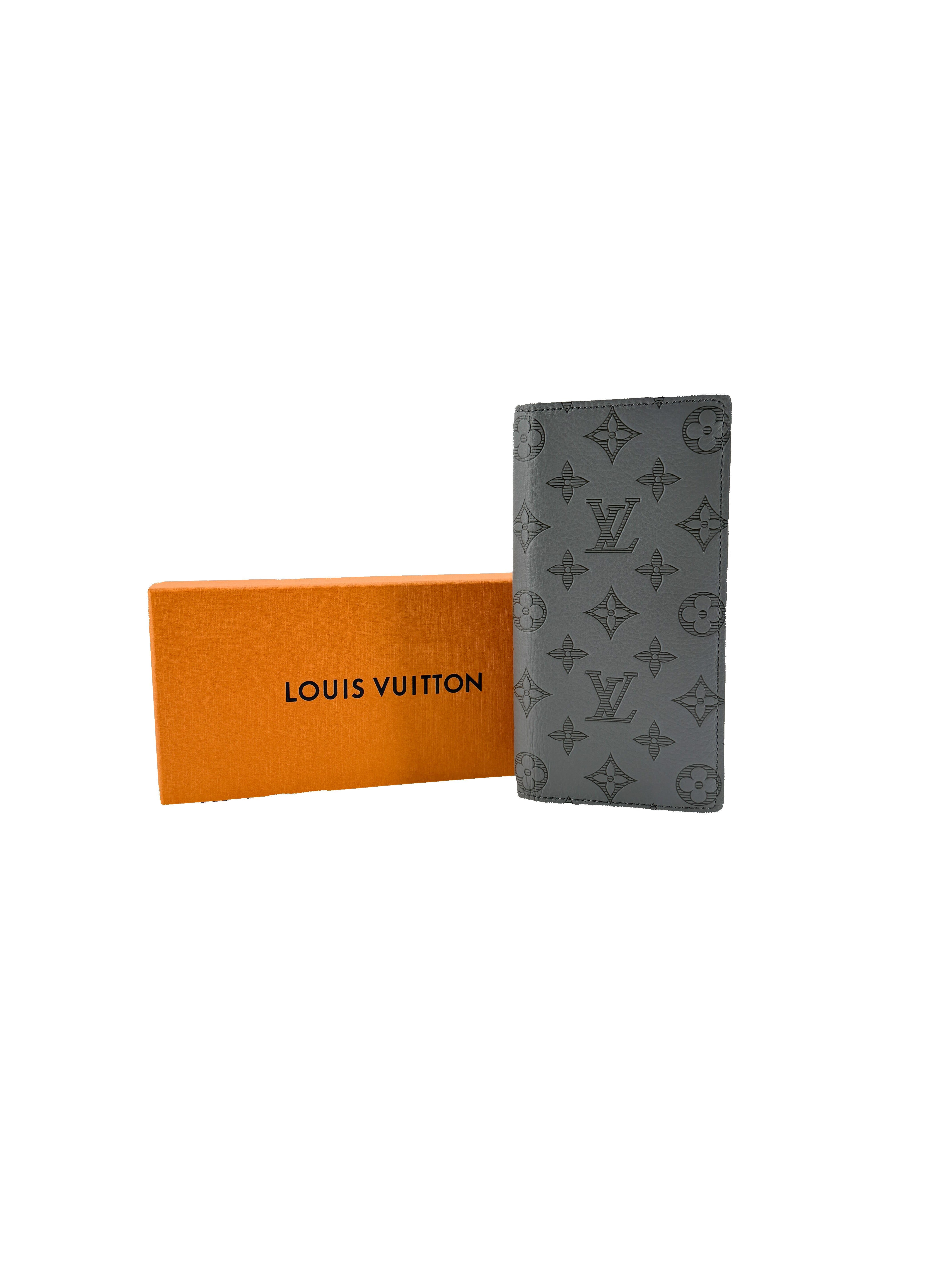 Louis Vuitton gray Portefeuille Brazza wallet NFC
