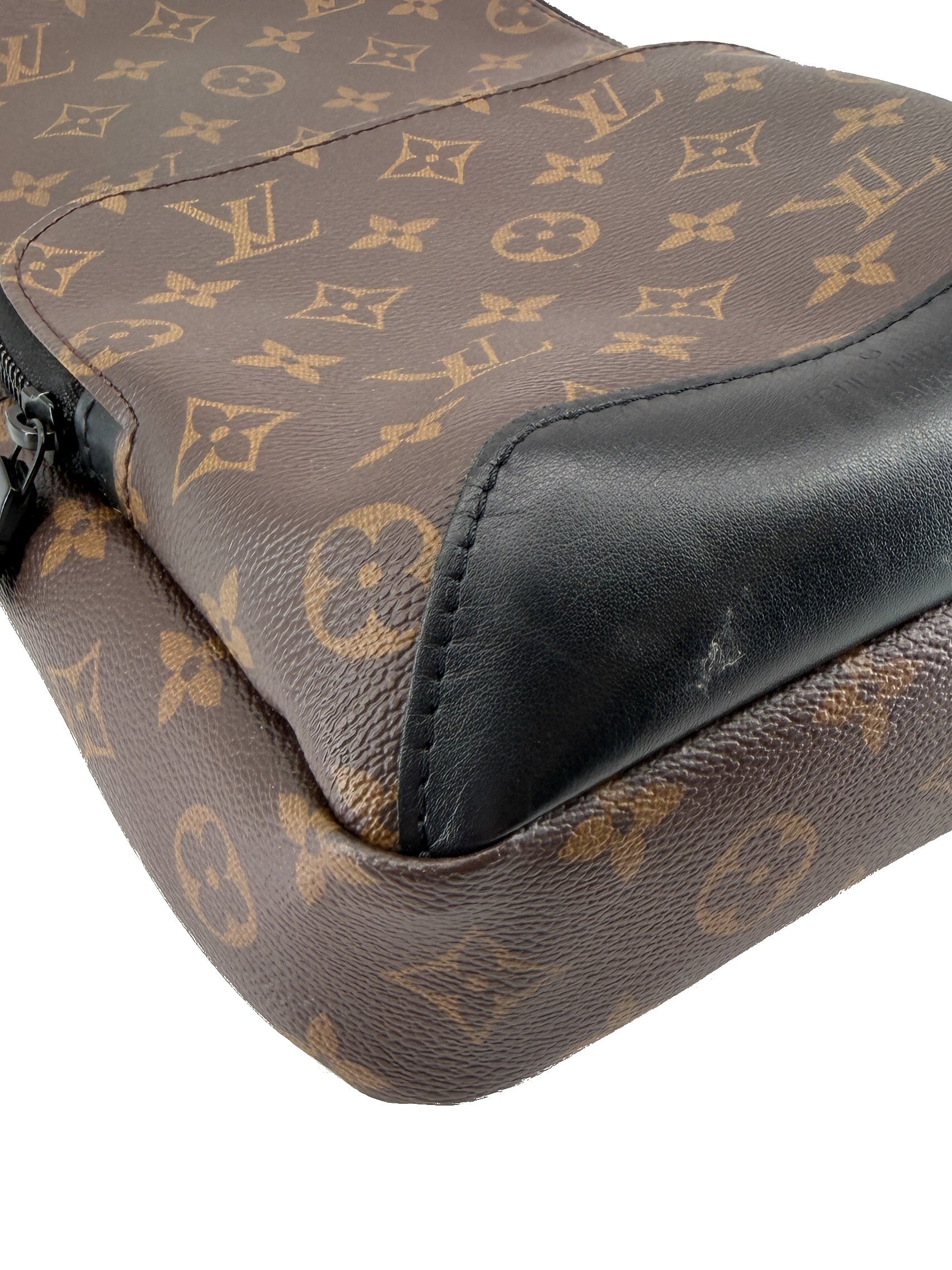 Louis Vuitton monogram black Avenue sling NFC