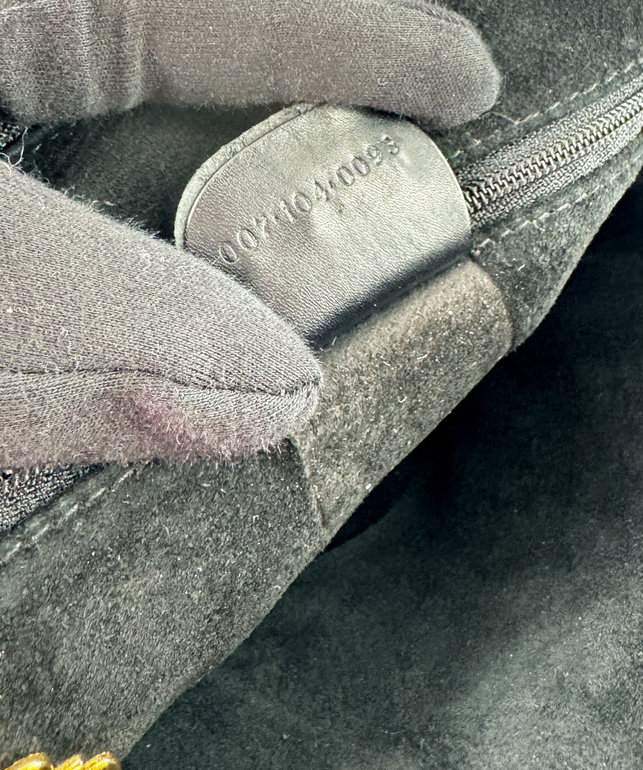 Gucci black vintage leather crossbody 007-104-0093