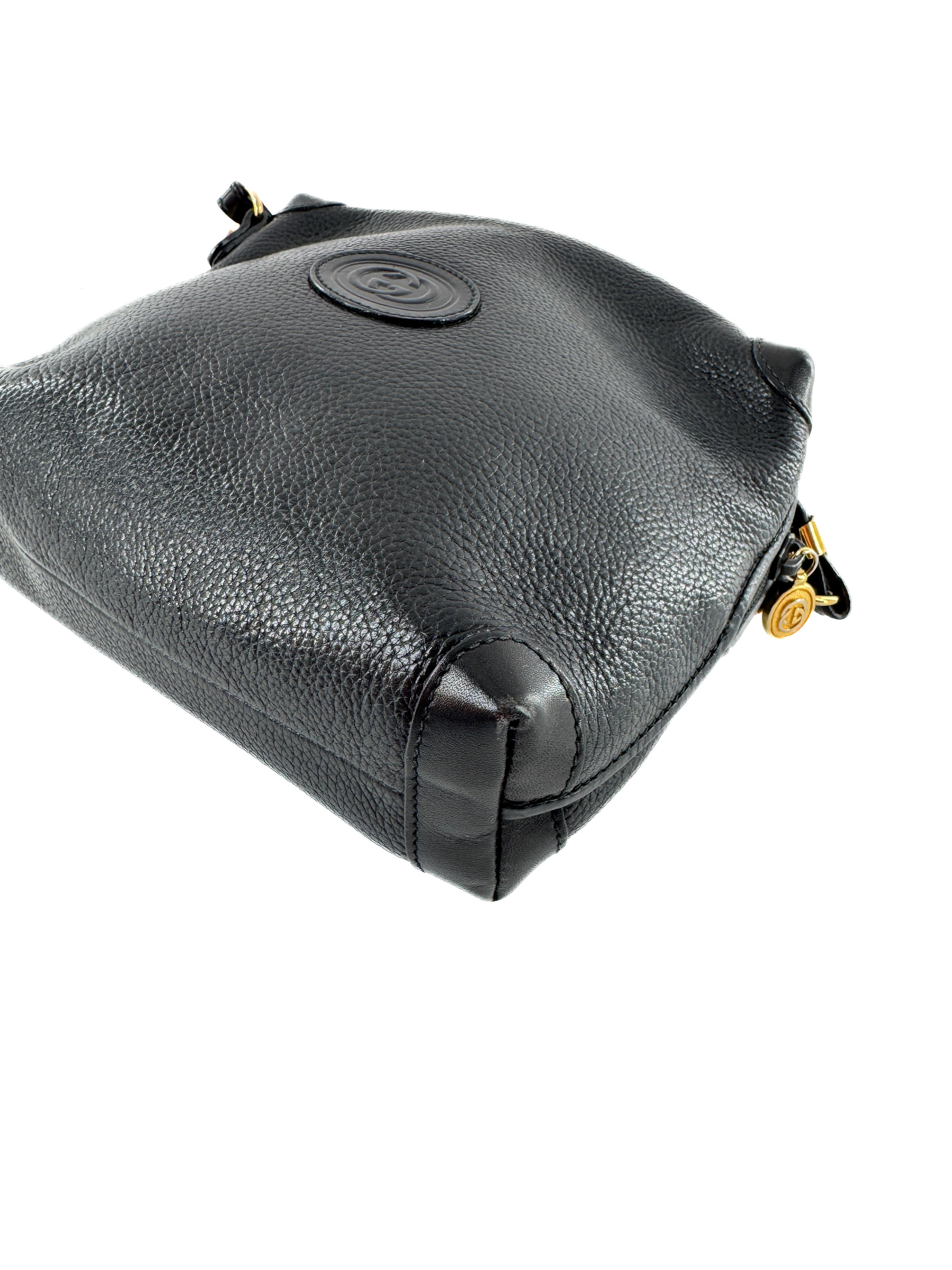 Gucci black vintage leather crossbody 007-104-0093