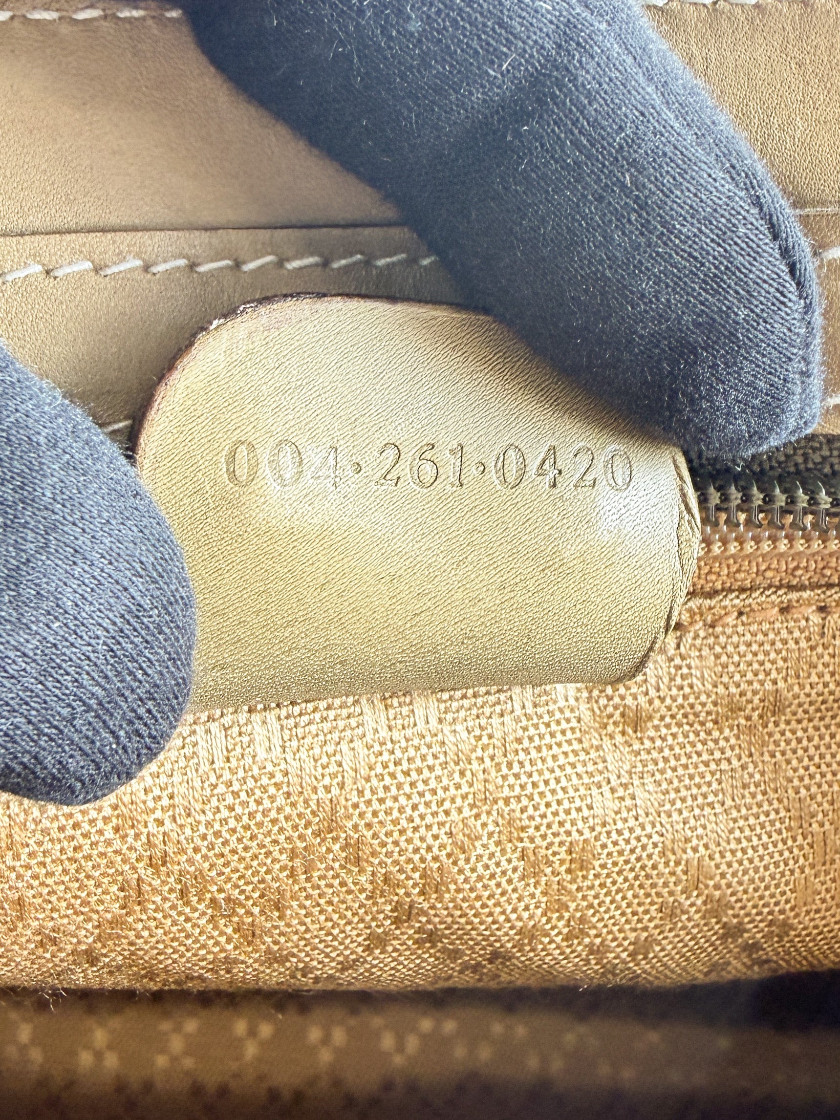 Gucci vintage olive leather clutch 004-261-0420
