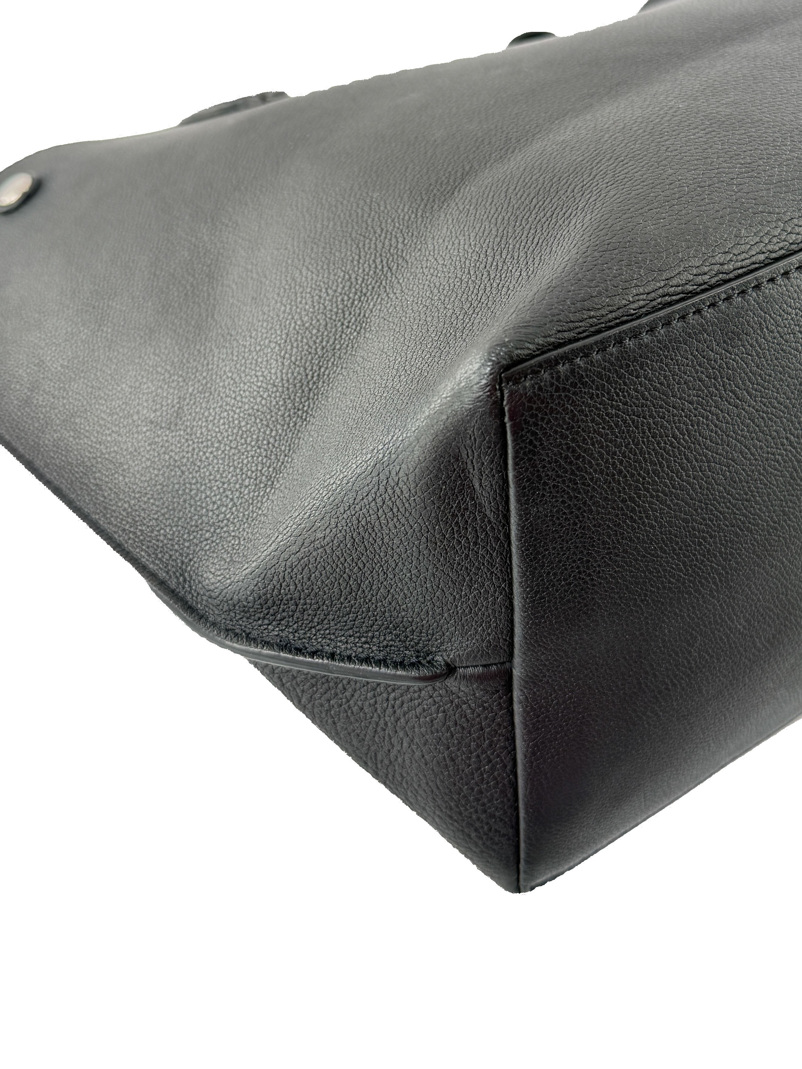 Louis Vuitton black leather LockMe tote FL0260